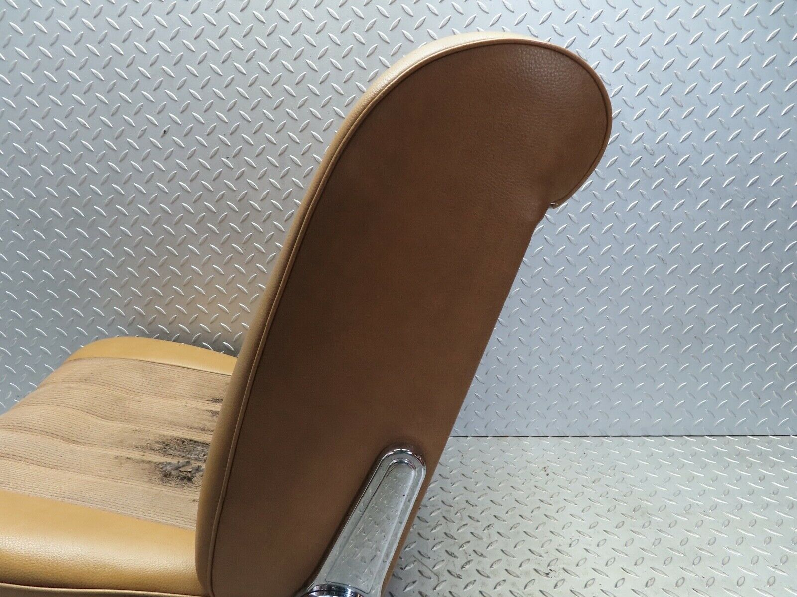 20218 Mercedes-Benz W114 280CE Coupe Front Right Seat Beige