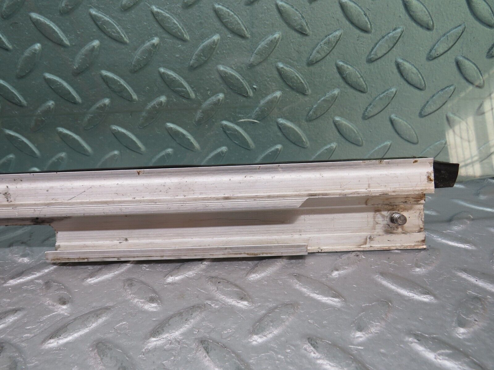 36564 Mercedes-Benz W201 190E 2.0L Front Left Door Window Glass