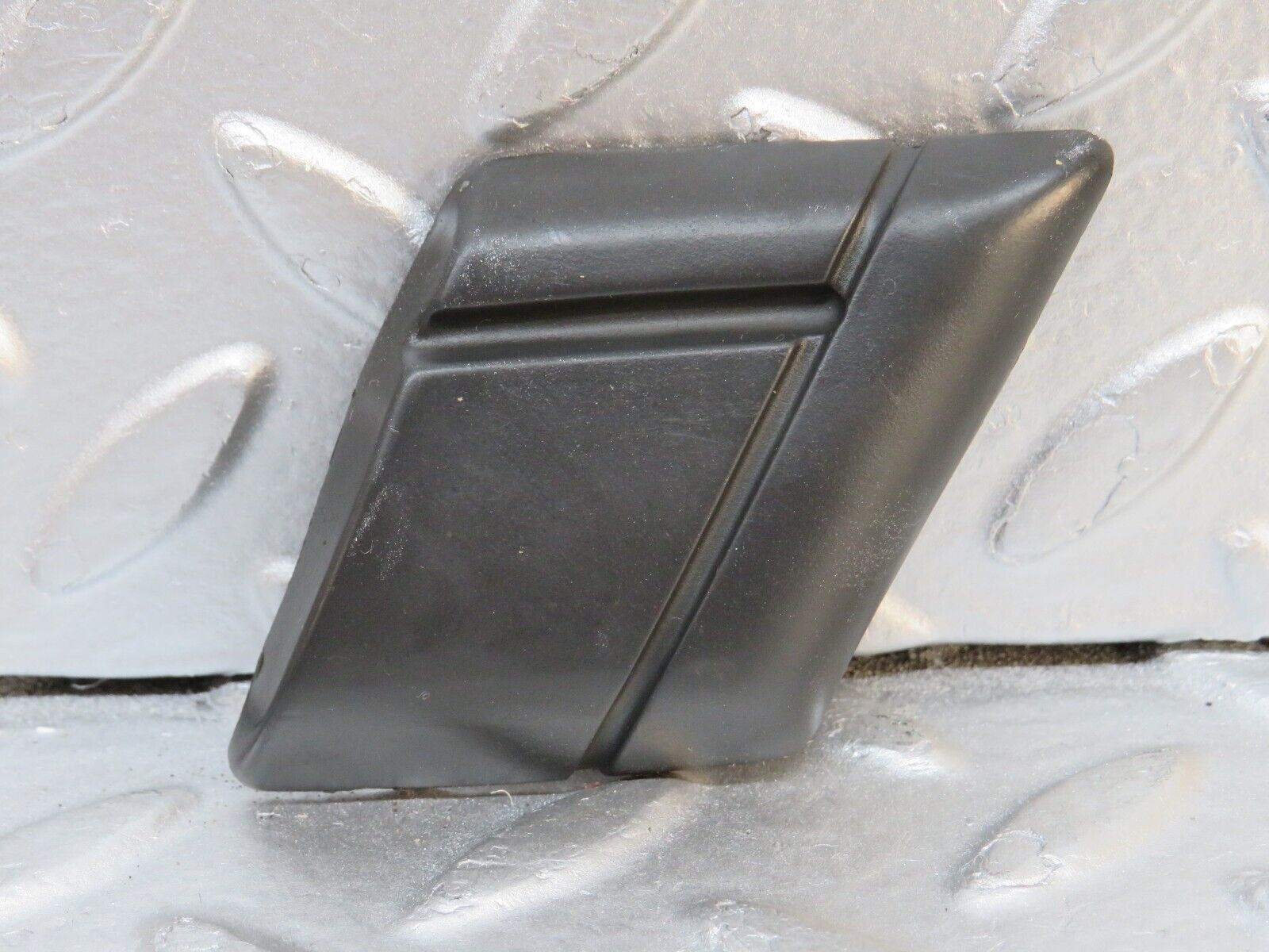 32413 Mercedes-Benz S124 300TE Wagon Rear Left Fender Wing Centre Moulding Trim