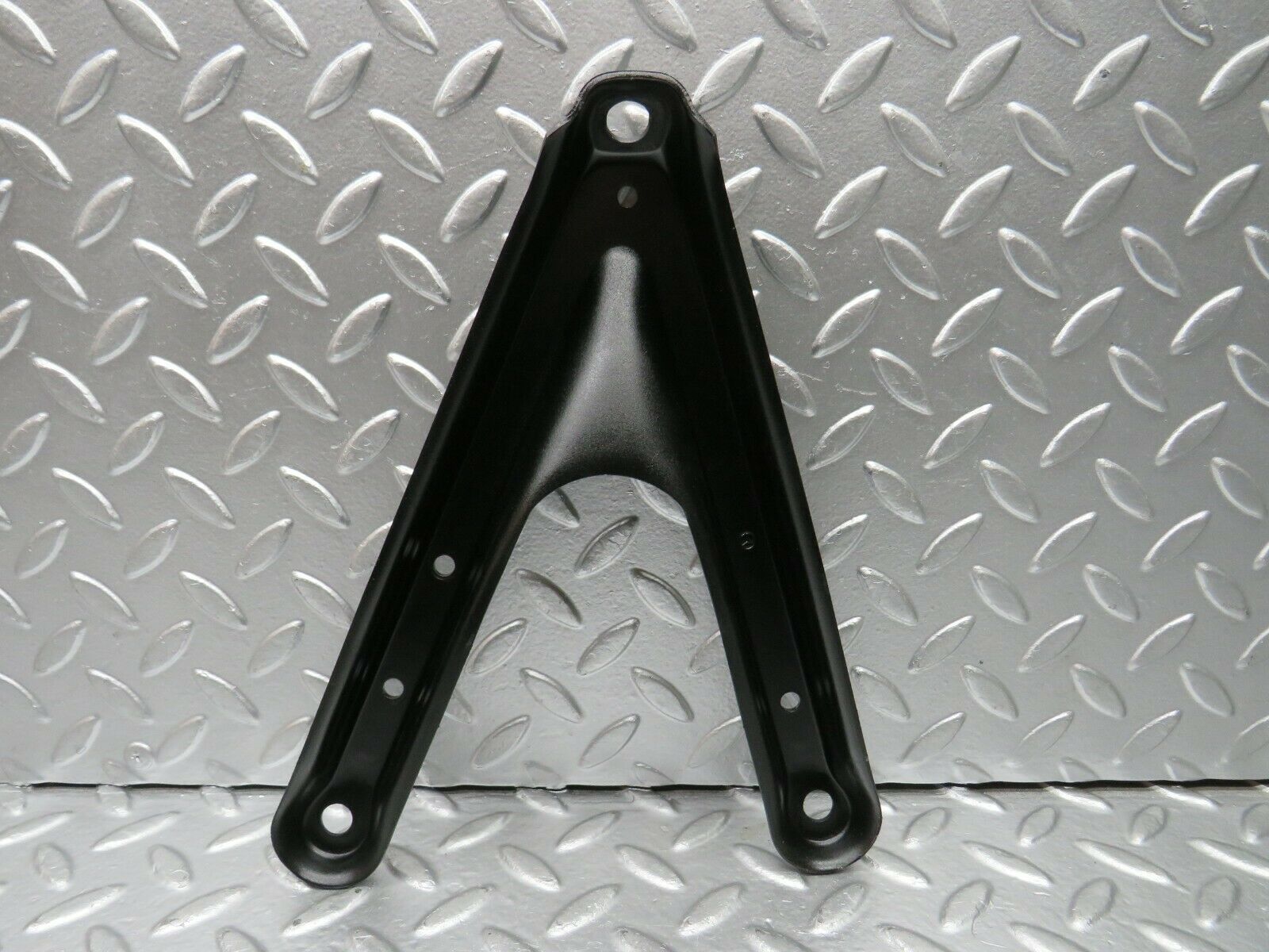 22575 Mercedes-Benz C124 E220 Coupe Air Intake Manifold Bracket