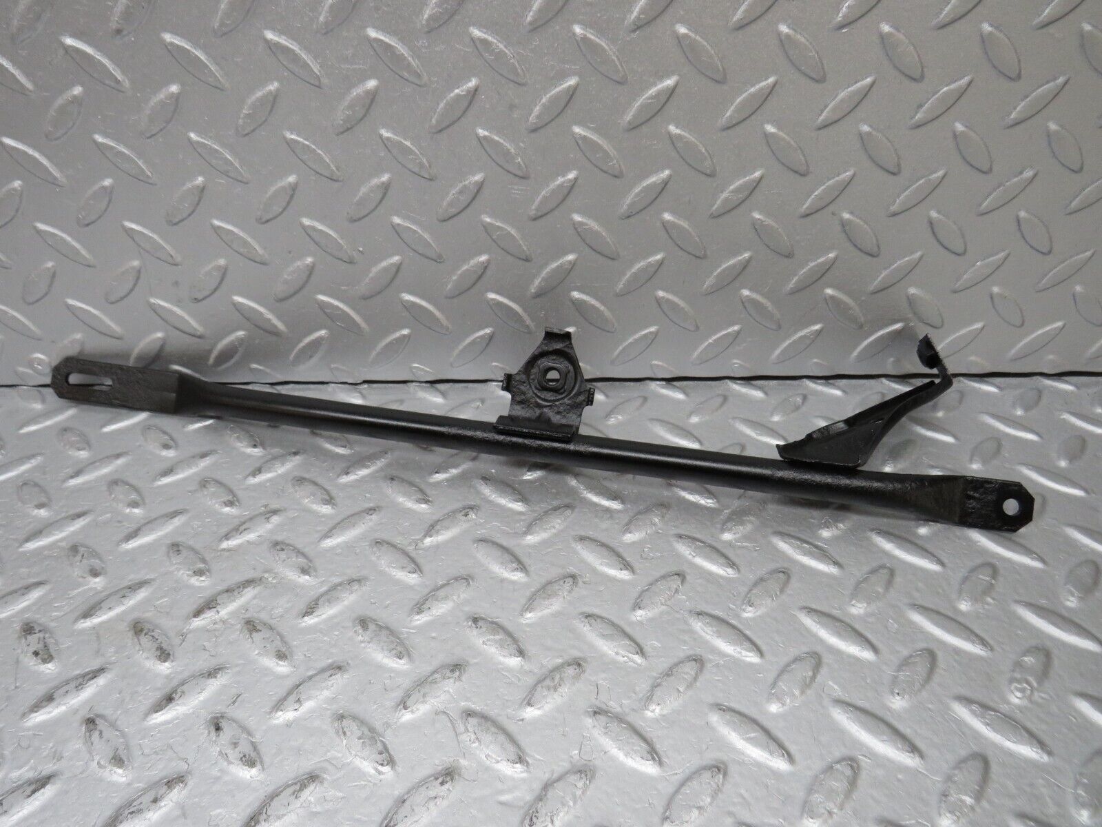 36776 Mercedes-Benz W201 190E 2.0L Horn Bracket Holder