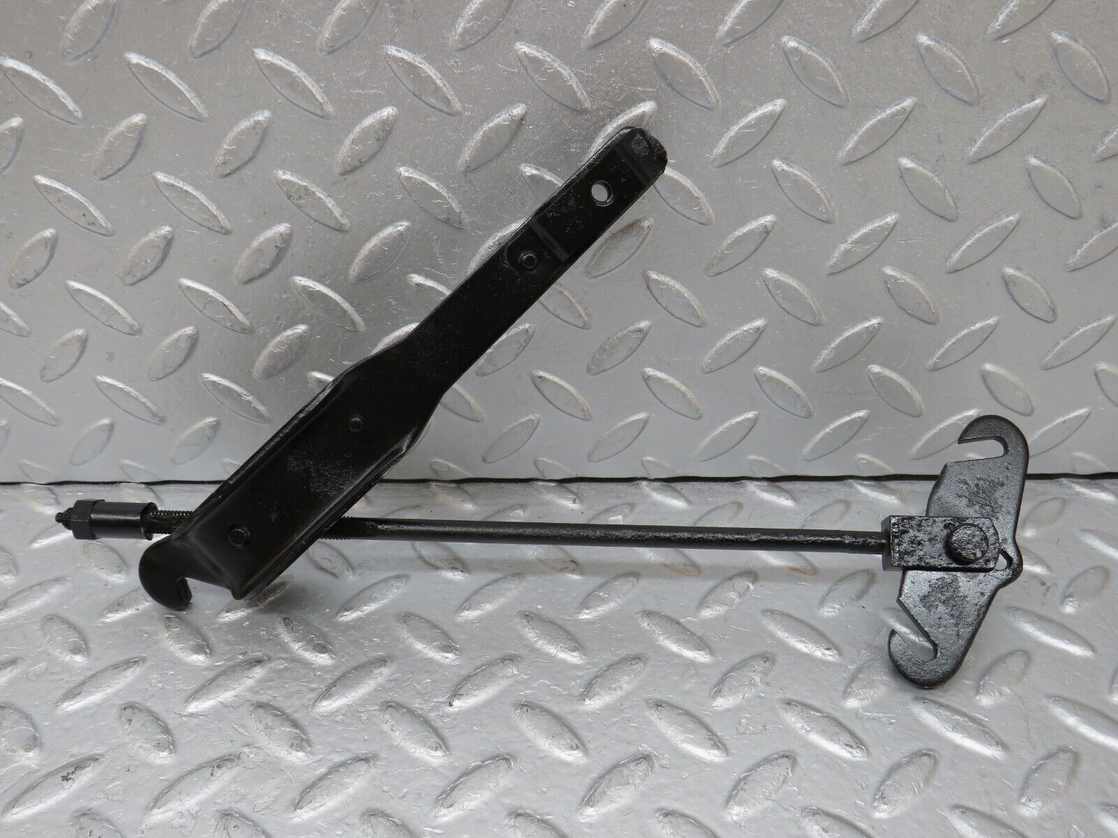 35711 Mercedes-Benz W108 Handbrake Adjusting Handbrake Regulator