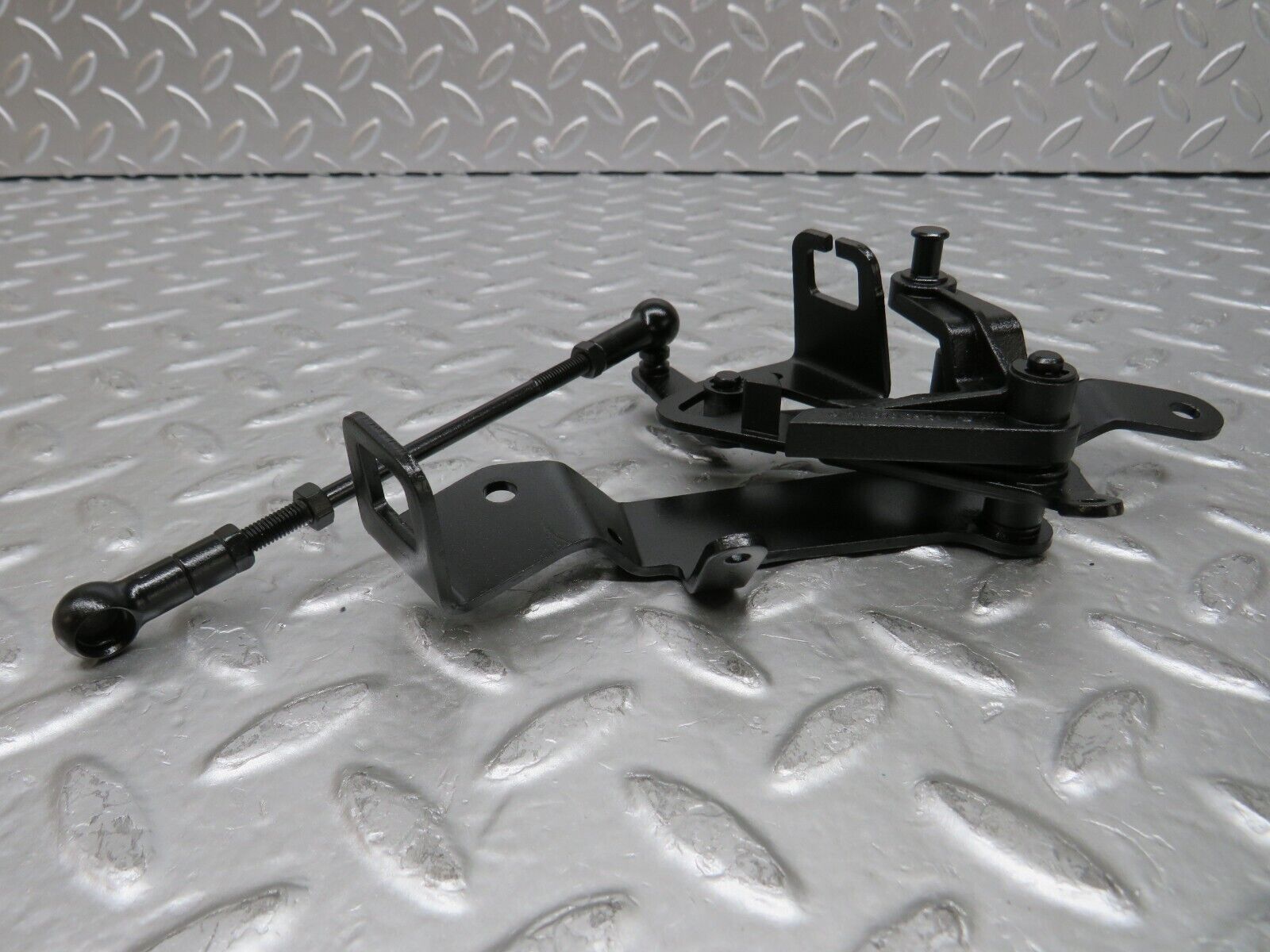 26732 Mercedes-Benz C124 220CE Coupe Throttle Linkage 1110700521