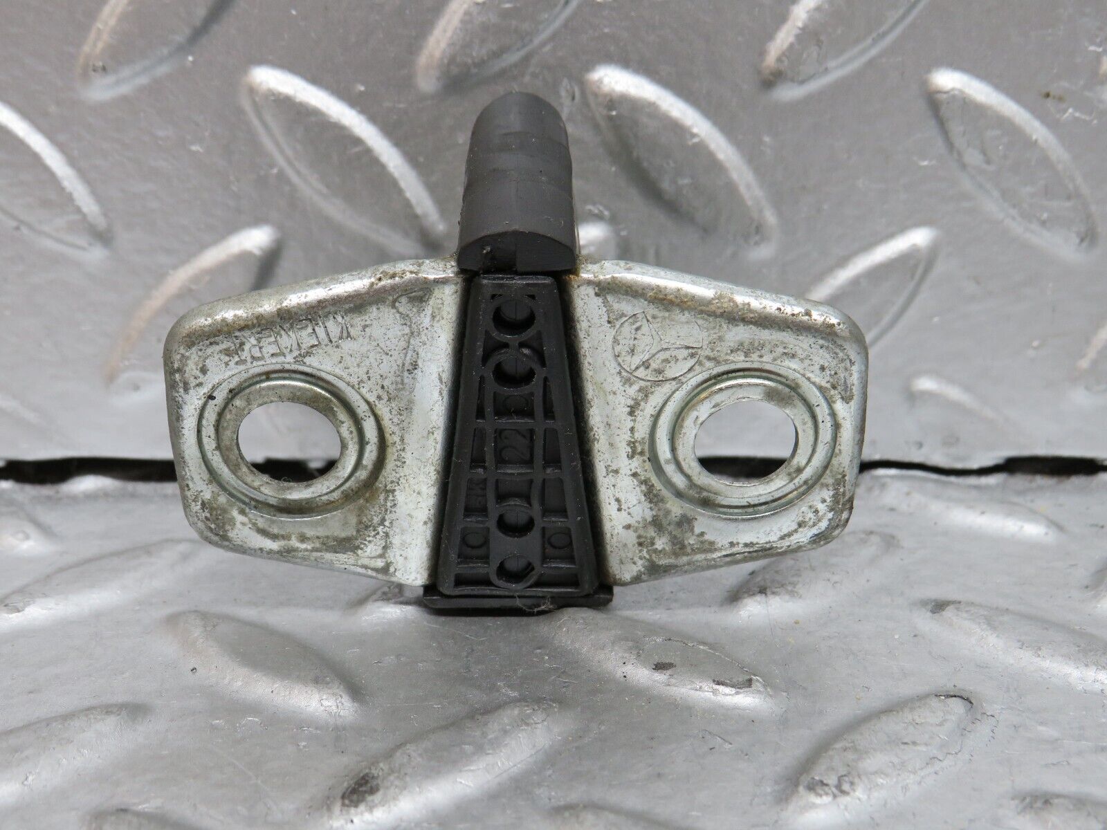 29122 Mercedes-Benz C124 320CE Coupe Door Lock Latch