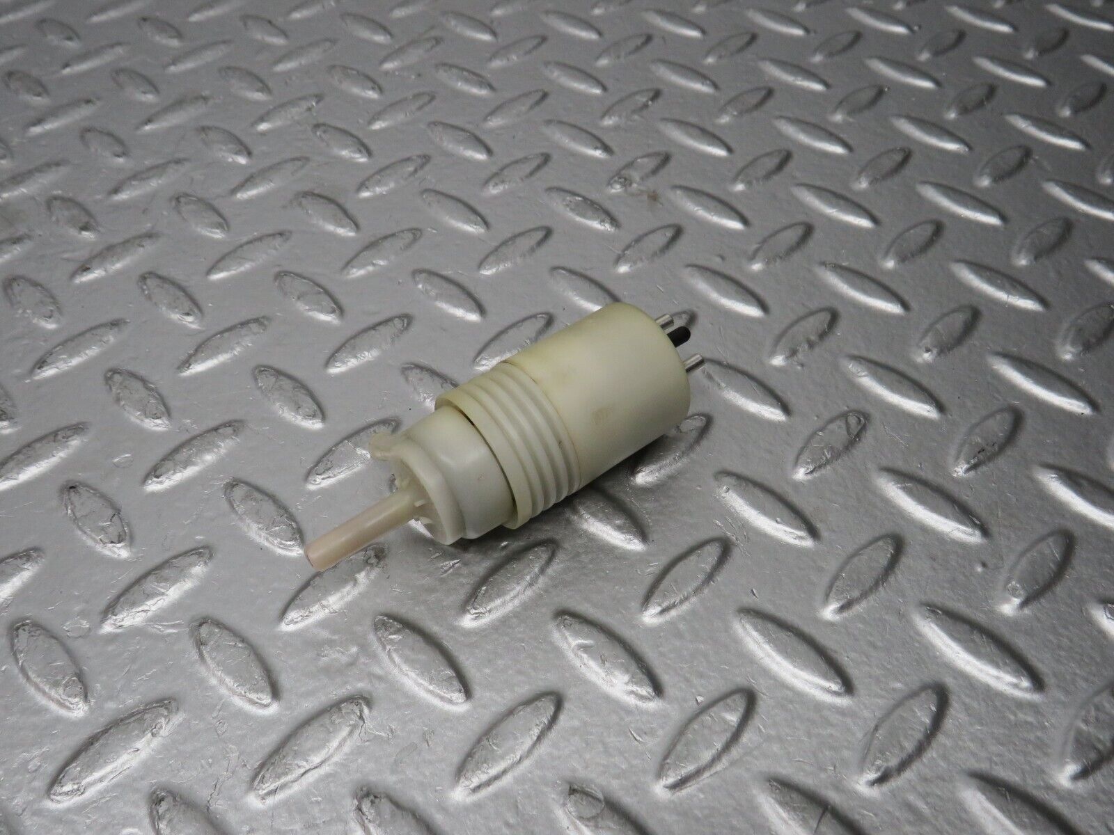 31619 Mercedes-Benz W201 190LE 1.8L Windscreen Washer Pump Hella 1248690421