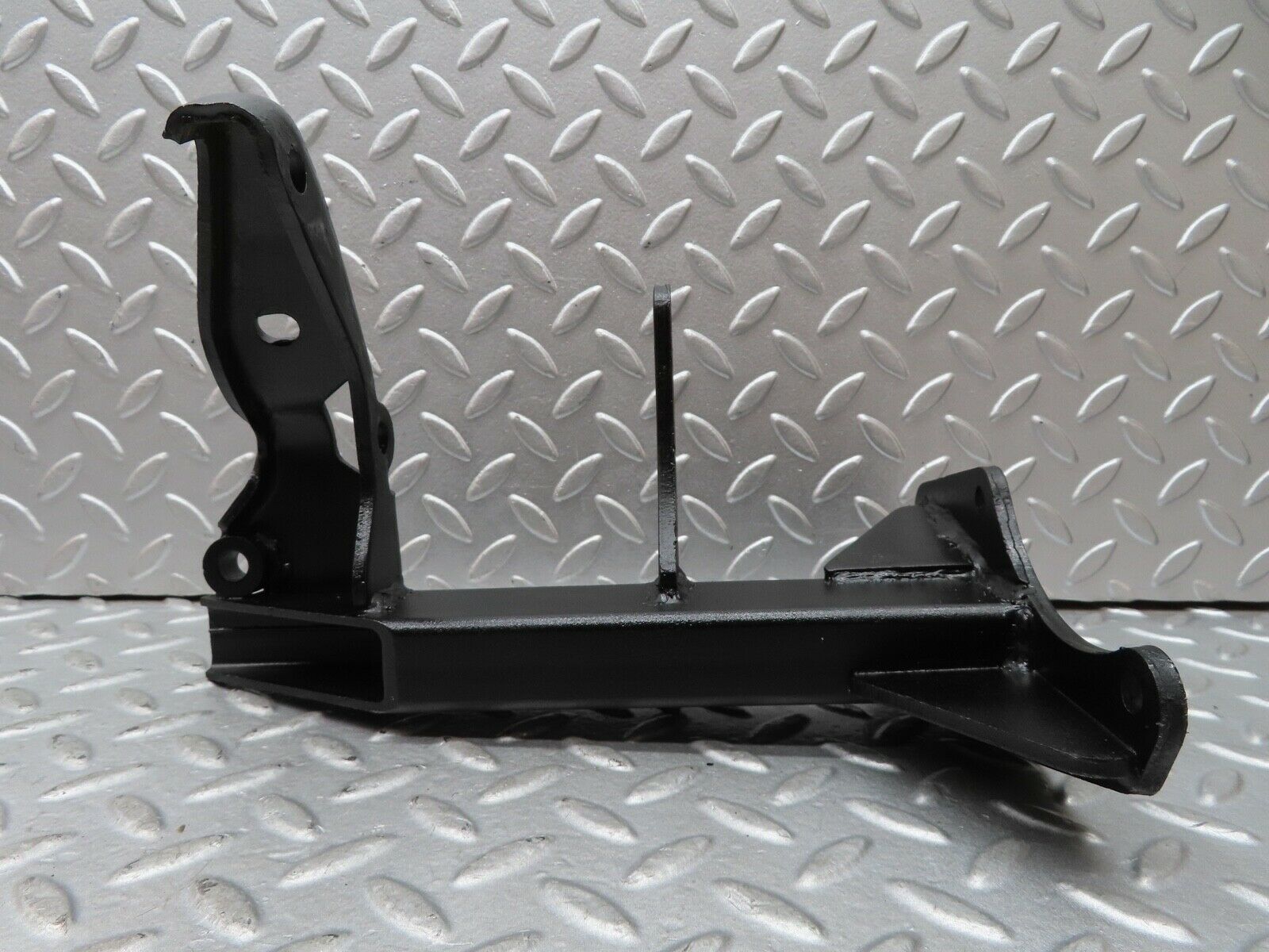 17803 Mercedes-Benz W116 450SEL Air Condition Compressor Mount Bracket