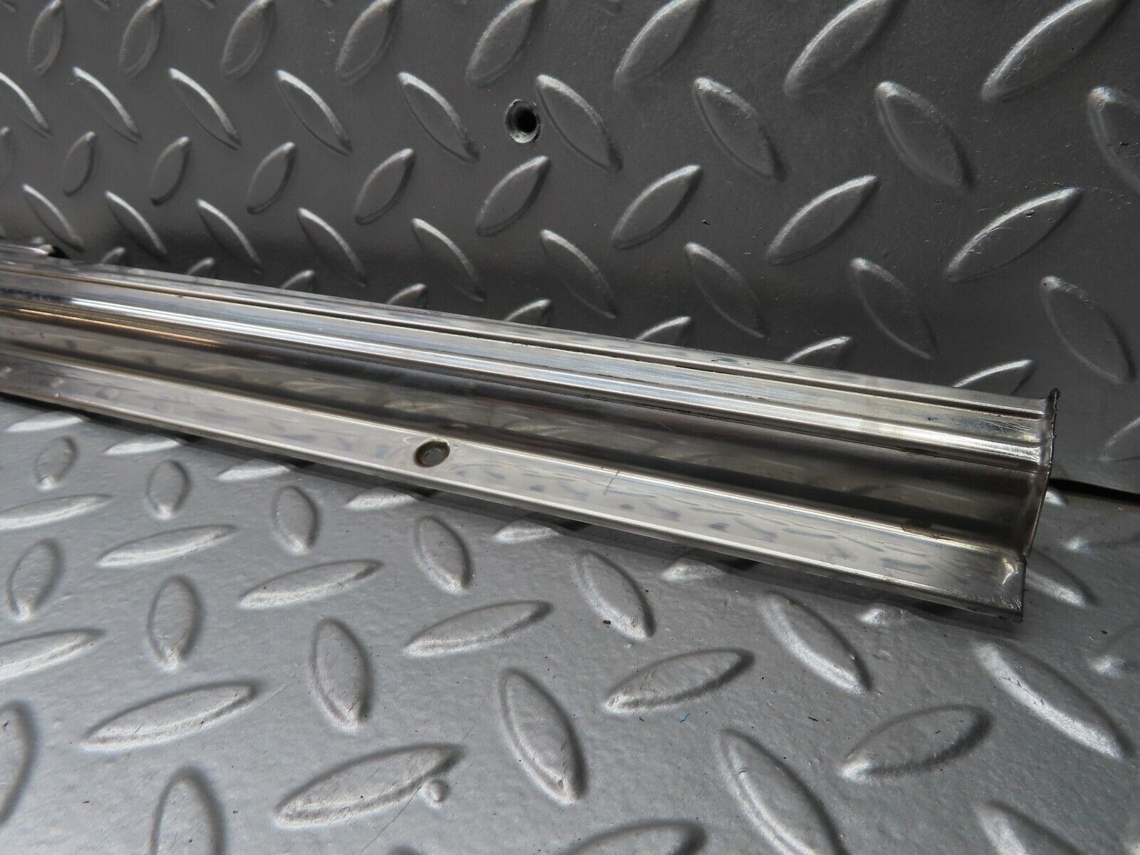 20956 Mercedes-Benz W114 250CE Coupe Left Door Sill Chrome