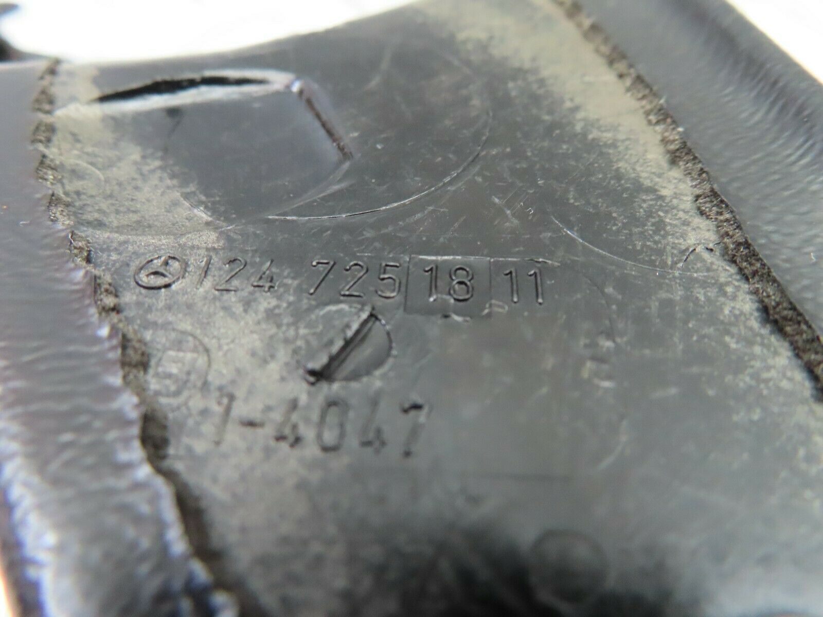 6441 Mercedes-Benz S124 E220 Wagon Inner Mirror Trim Cover Right 1247251811