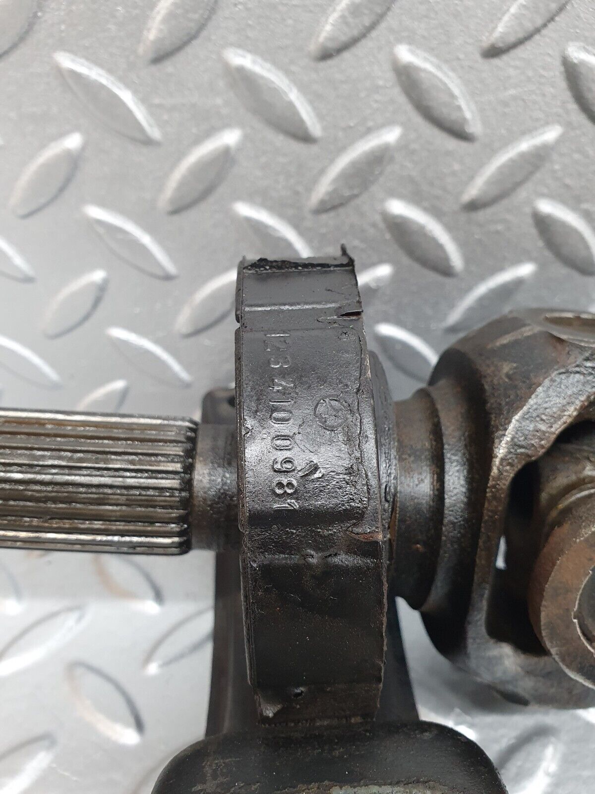 40844 Mercedes-Benz W123 300D Cardan Shaft Prop Shaft 1234110015 1234100981