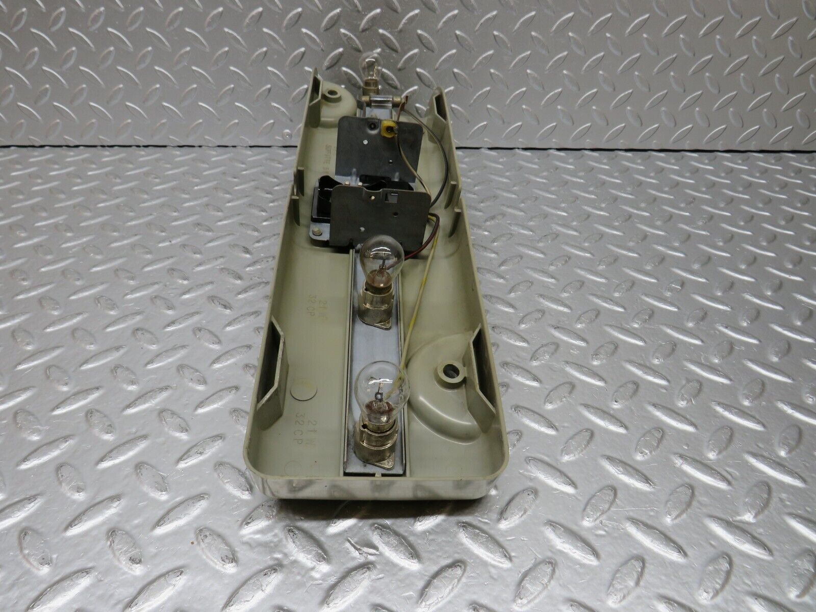 32688 Mercedes-Benz C107 350SLC Coupe Coupe Tail Light Bulb Holder Left Side