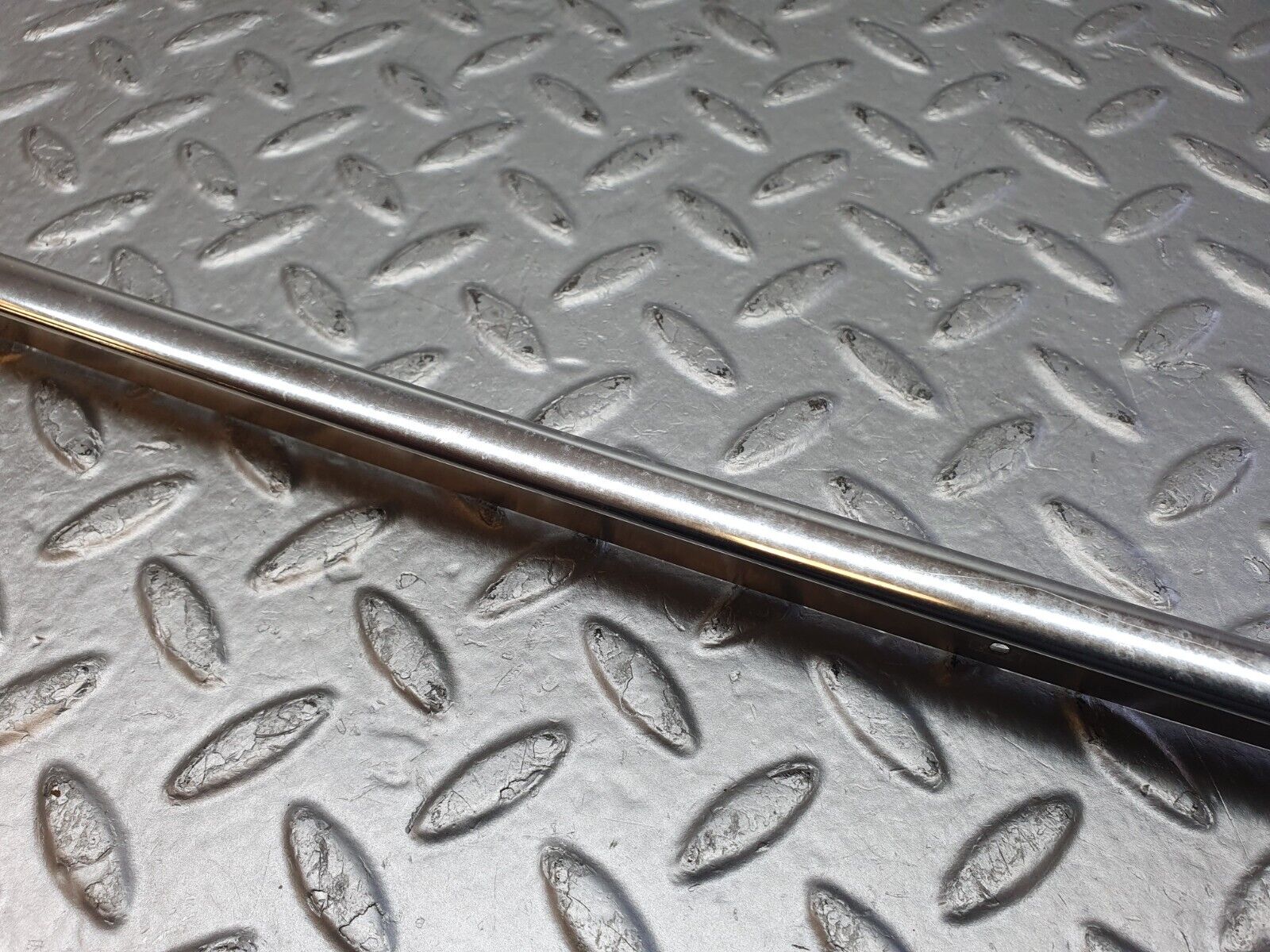 41262 Mercedes-Benz W126 300SE Roof Chrome Trim Left Side