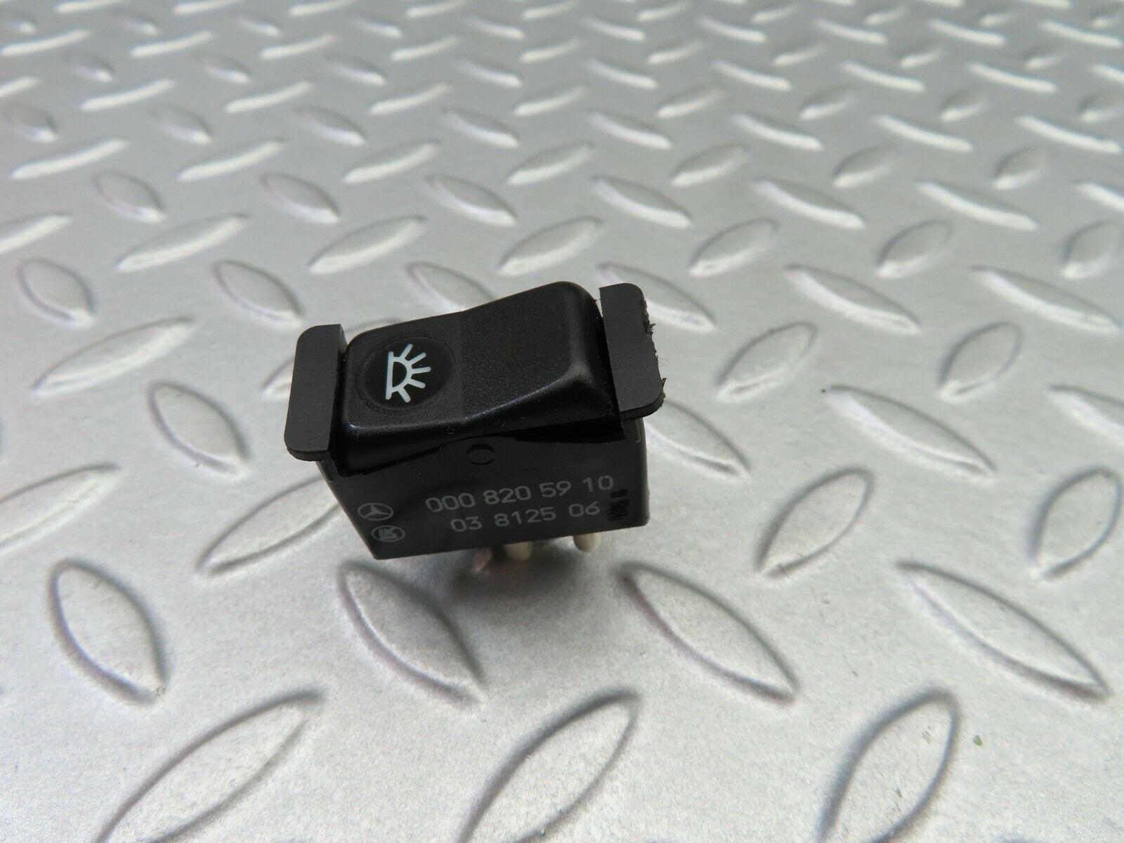 6111 Mercedes-Benz W126 380SE Interior Light Switch 0008205910