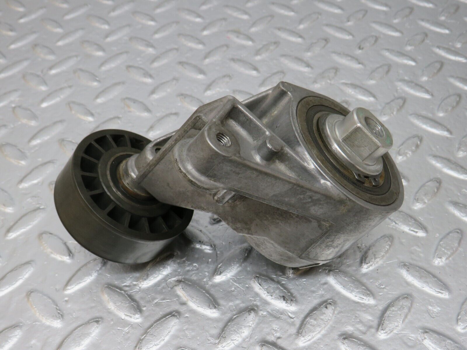 34147 Mercedes-Benz W124 260E Belt Tensioner 1032021140