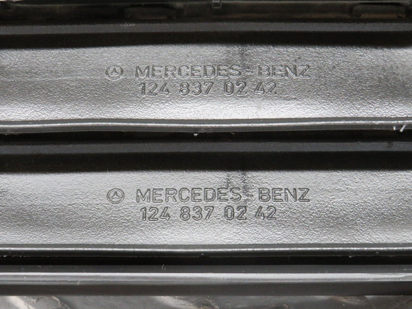 30373 Mercedes-Benz W124 230E Rear Air Intake Vent Right 1248370230