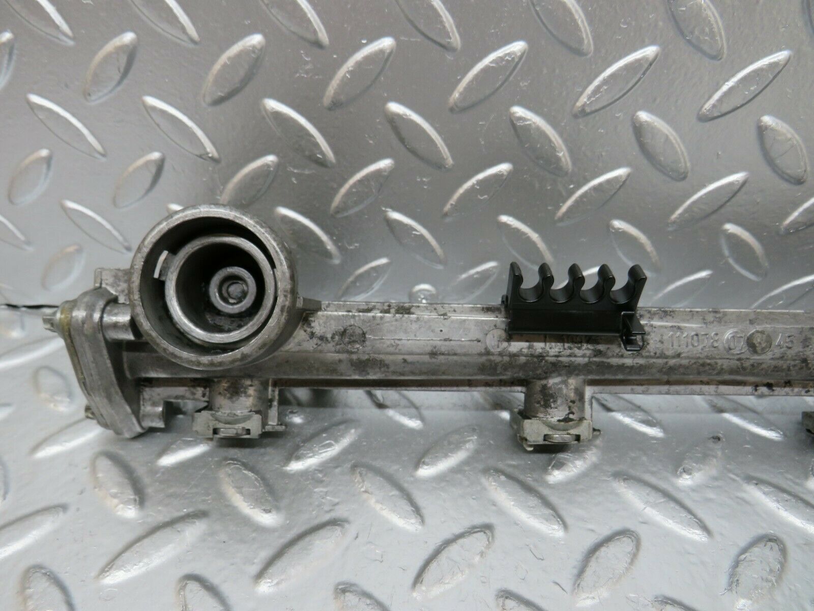 24414 Mercedes-Benz S124 220TE Wagon Fuel Injector Rail 1110780745