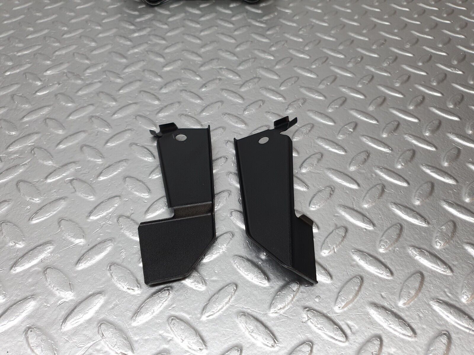 40839 Mercedes-Benz W123 300D Oil Hose Pipe Bracket