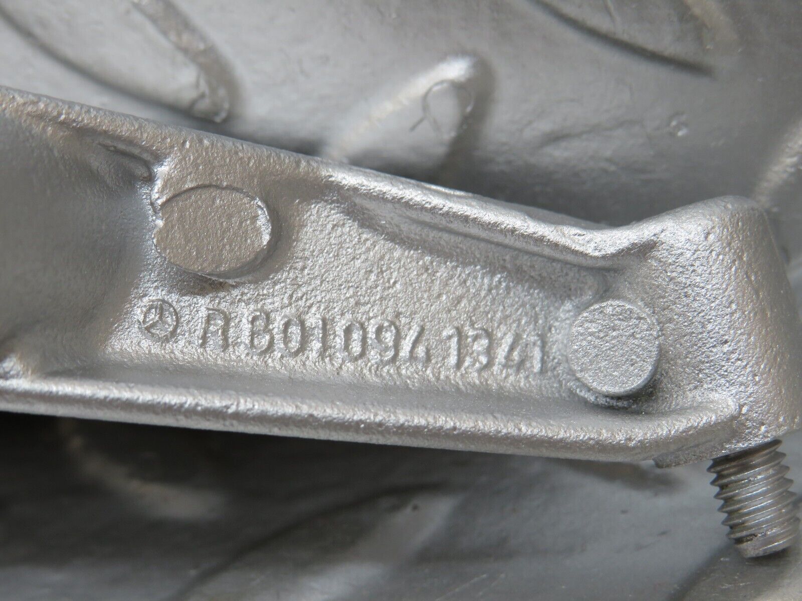 25376 Mercedes-Benz W201 190D Engine Mount Bracket 6010941341