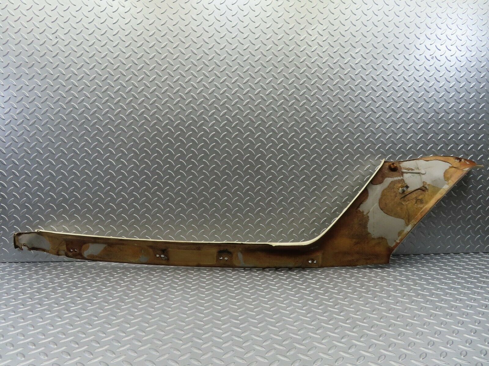 6911 Mercedes-Benz C107 350SLC Coupe C Pillar Cover Right Side