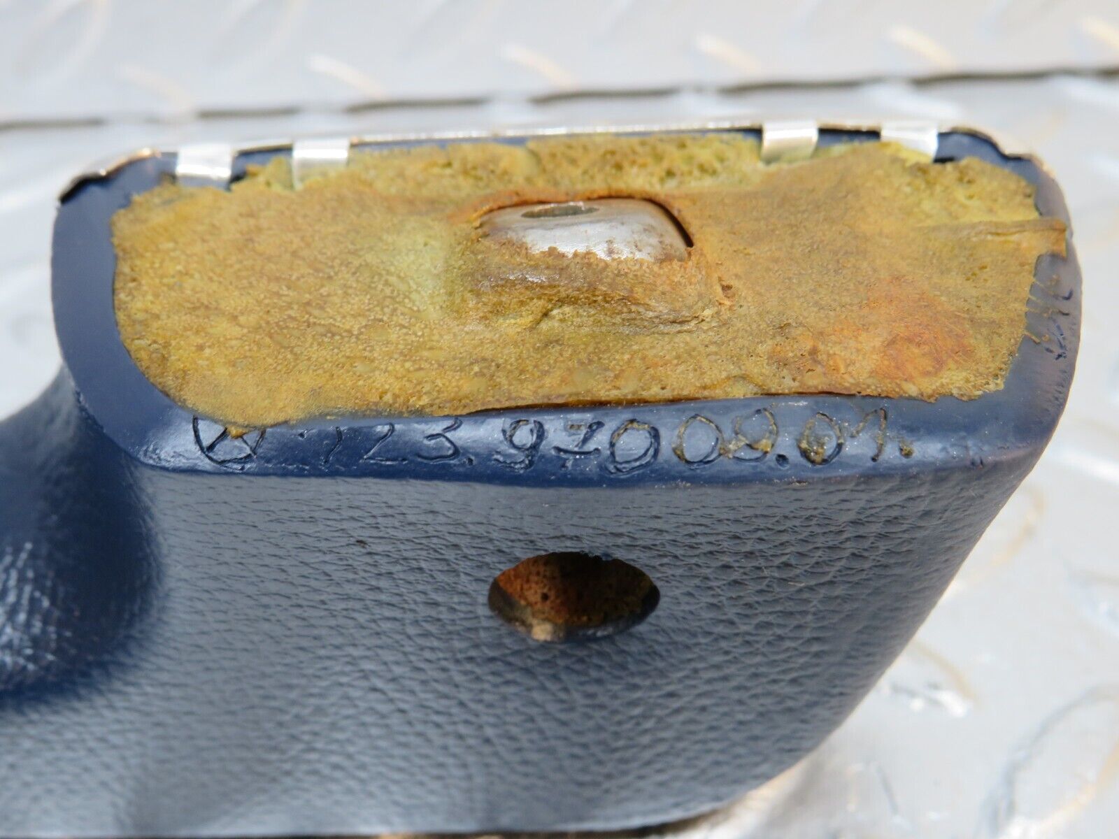 30990 Mercedes-Benz W123 200D Front Left Interior Door Handle 1239700901