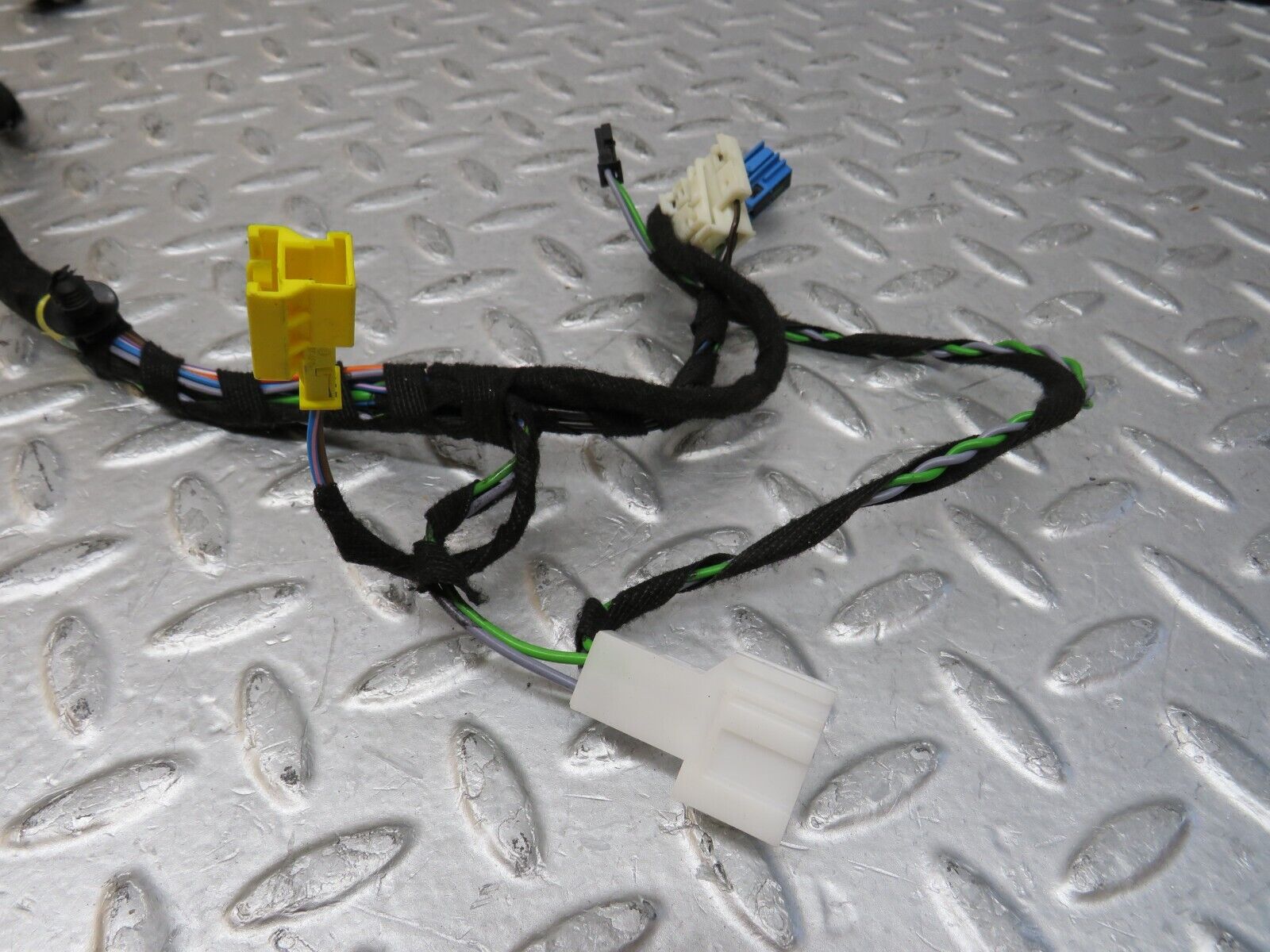 35216 Mercedes-Benz W221 Front Left Door Wire Harness 2214401213