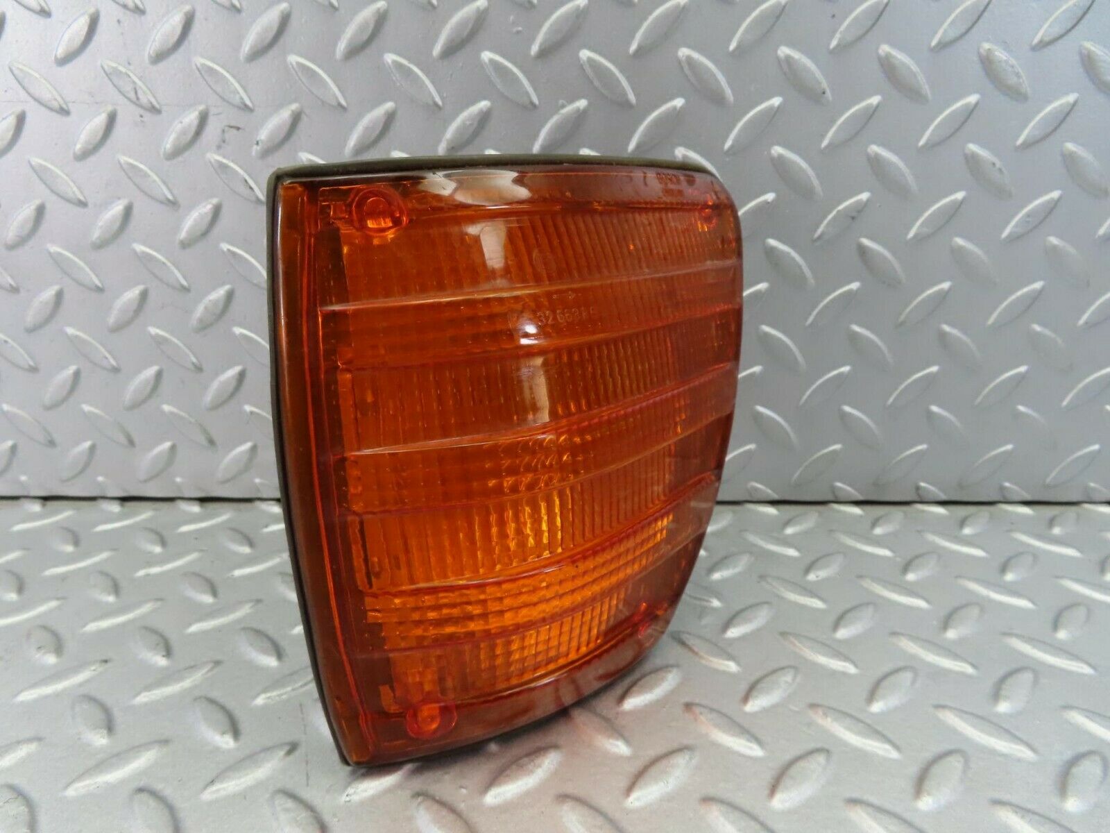 8107 Mercedes-Benz W116 Indicator Light Front Left 1305620913