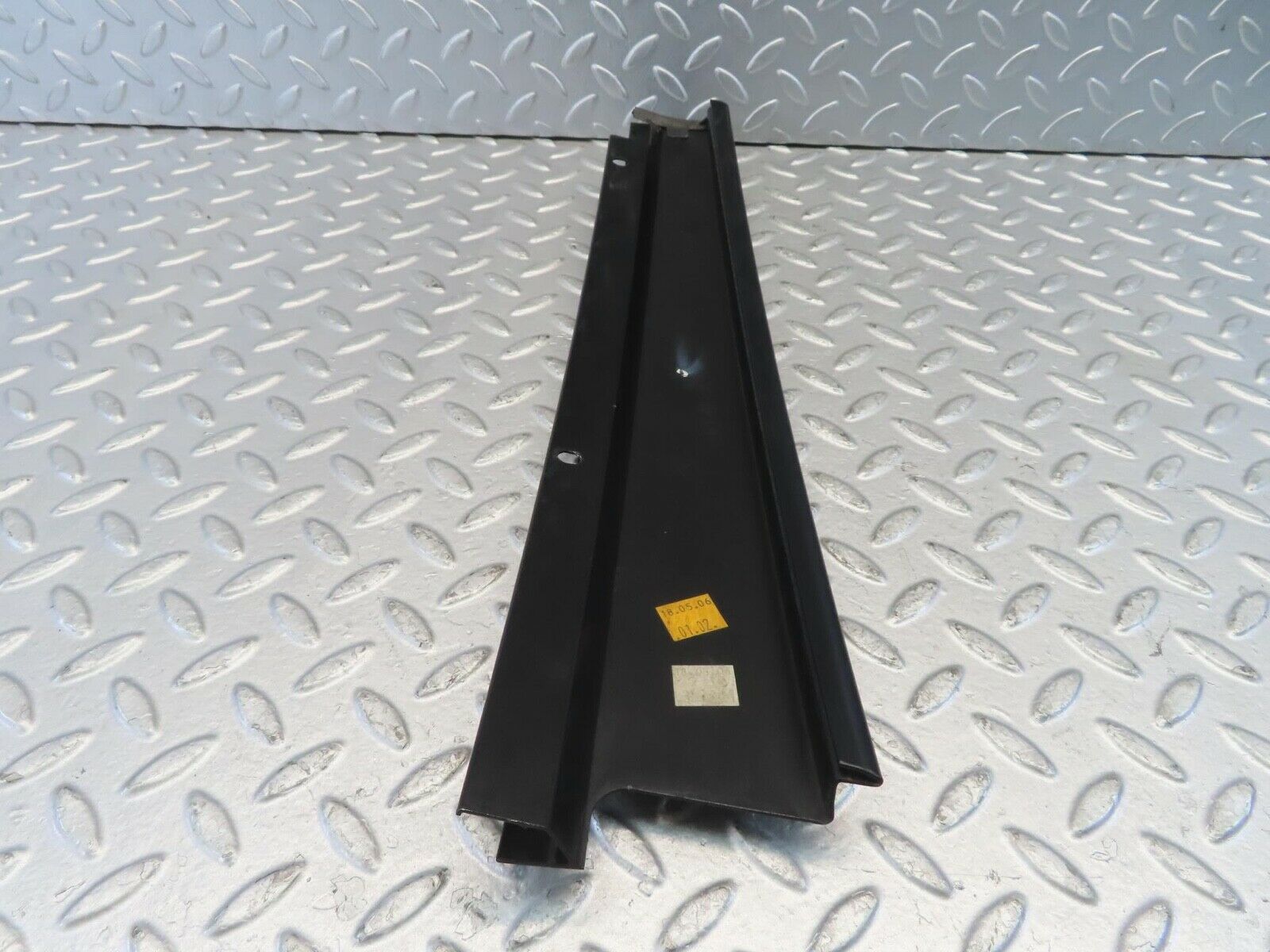 11201 Mercedes-Benz W221 S320 Rear Left Door Glass Side Trim