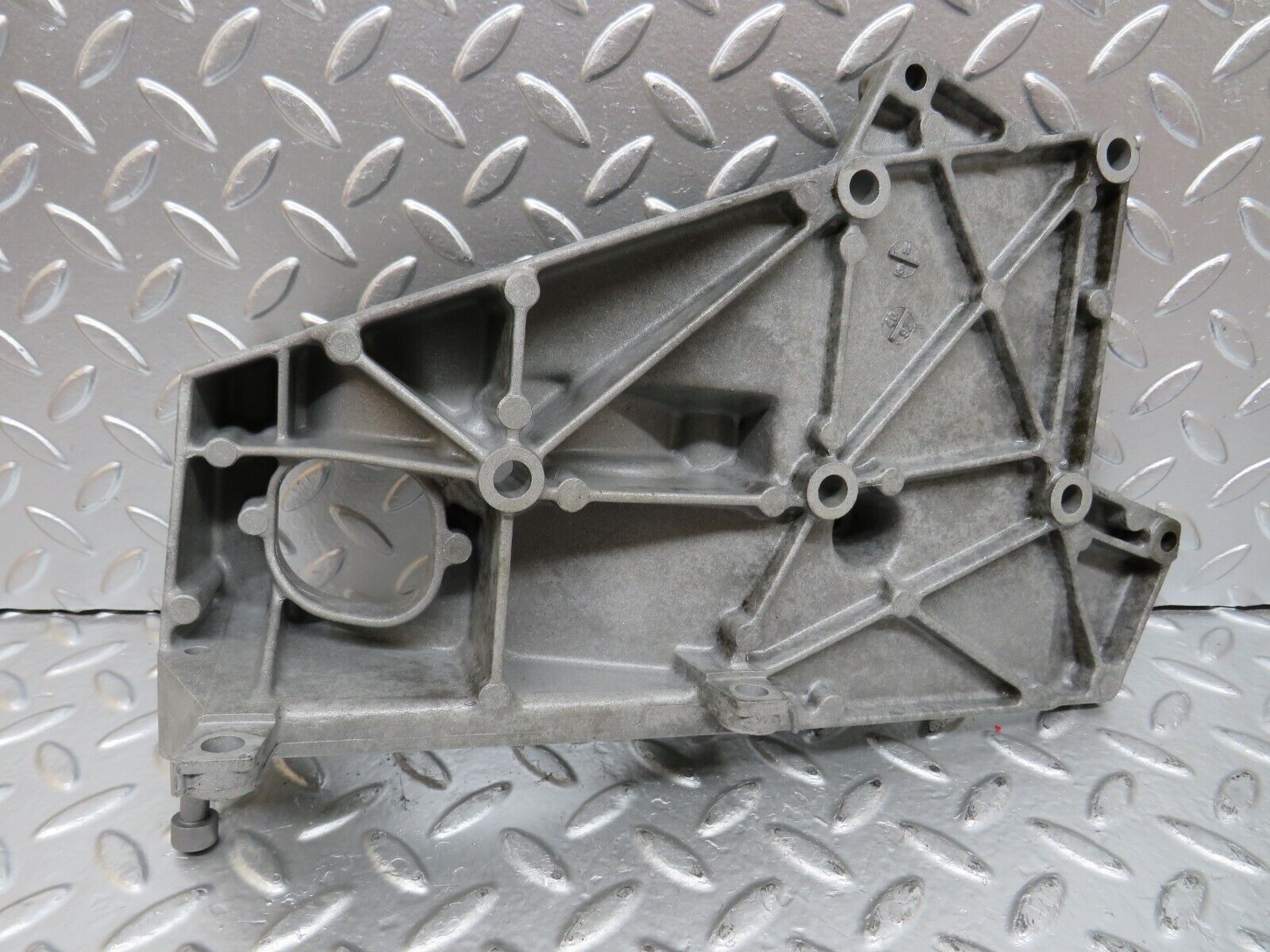 24798 Mercedes-Benz W140 S320 Alternator Generator Bracket Mount 1041550635