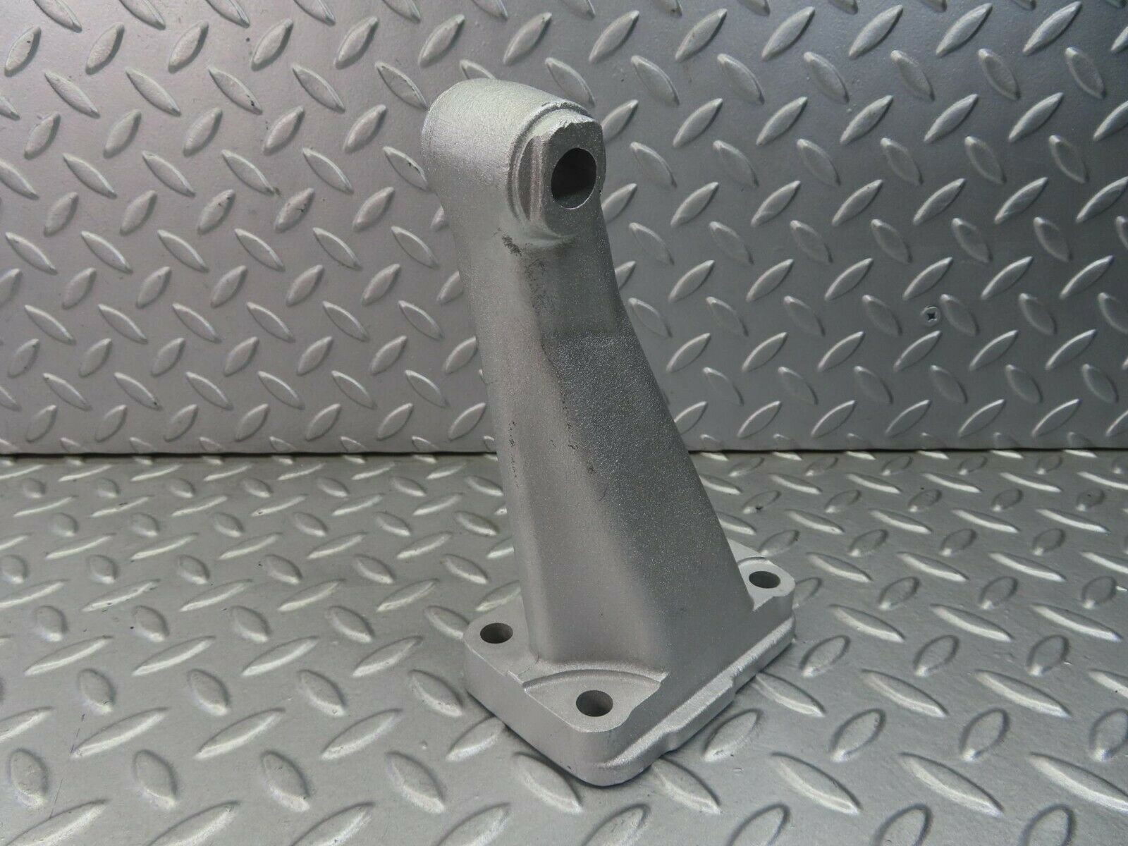 8327 Mercedes-Benz W114 Engine Mount Bracket Right Side 1802233904