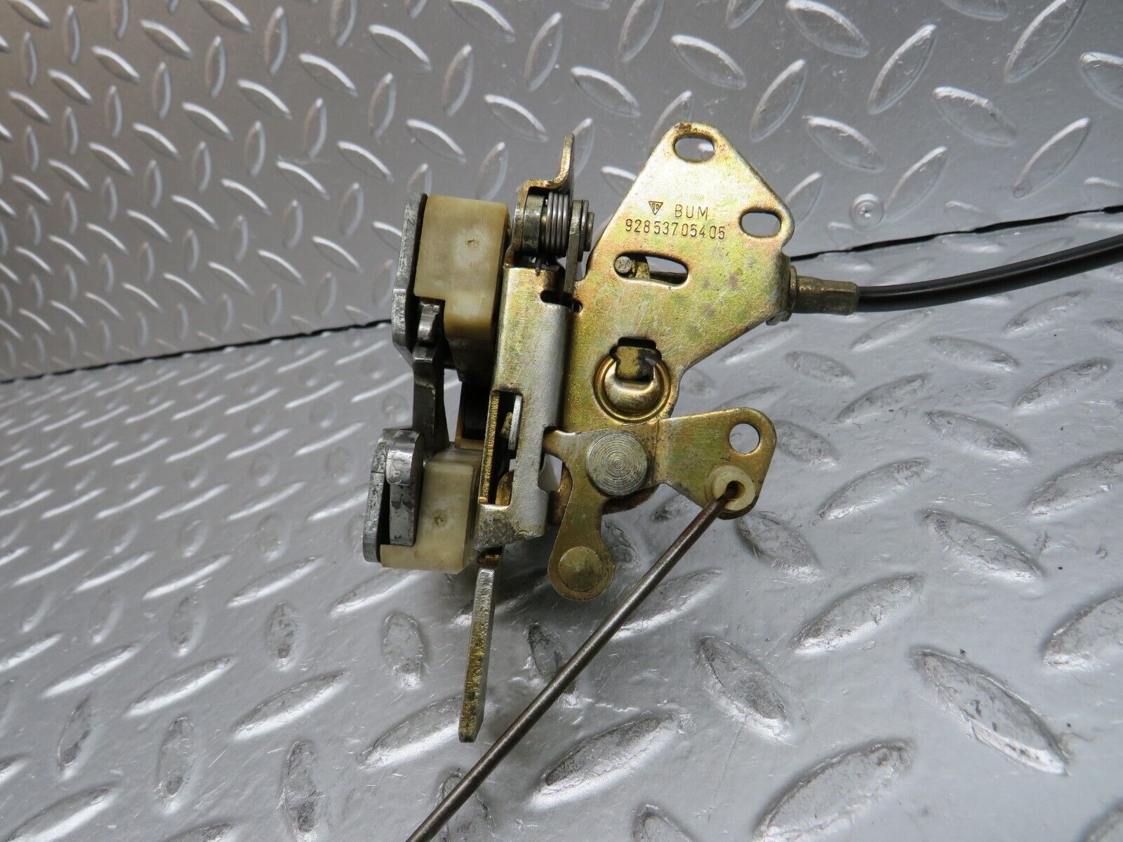 30102 Porsche 924 Right Door Lock Mechanism 92853705405 92853715403