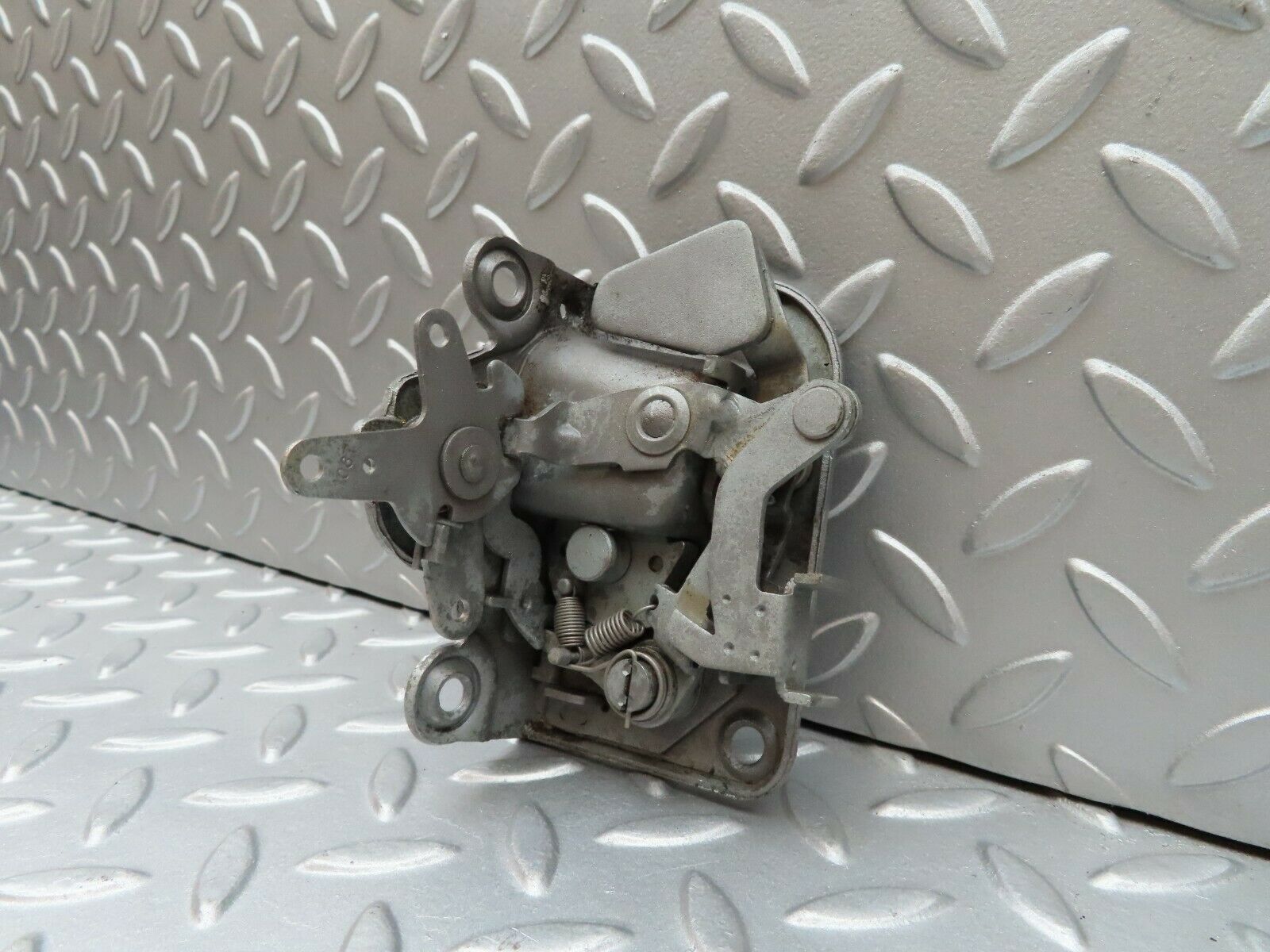 3569 Mercedes-Benz W108 280SE Rear Left Door Lock Mechanism