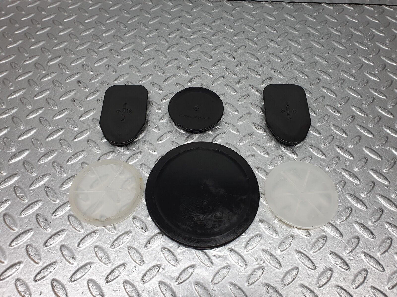41002 Mercedes-Benz W126 300SE Trunk Boot Access Cover Panel Set 1156930030 11669010027 1269870145 1269870045