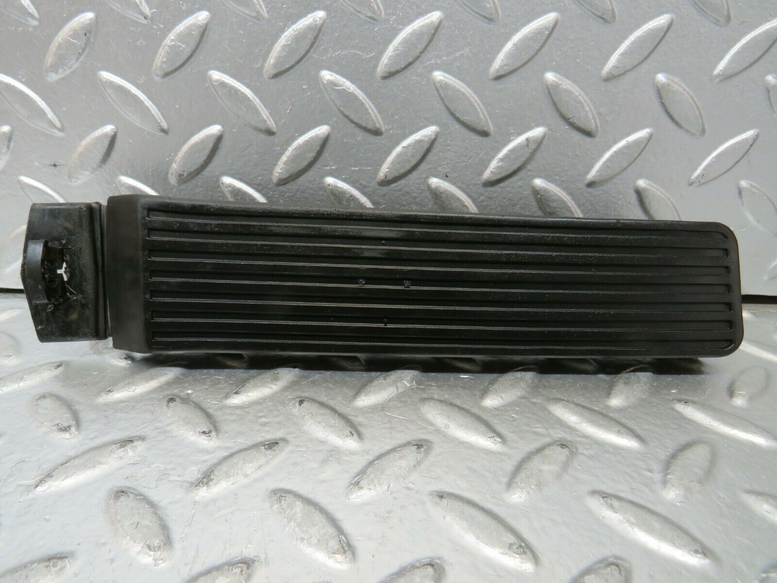 23358 Mercedes-Benz W116 350SE Accelerator Pedal With Rubber 1163010182