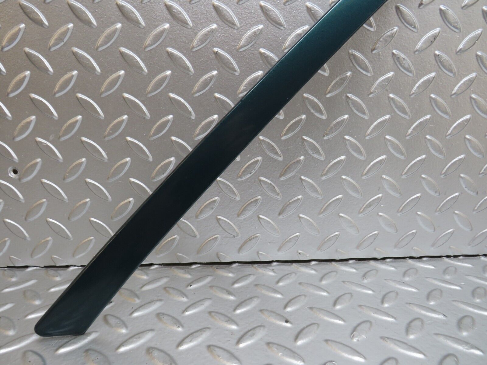 27822 Mercedes-Benz S124 300TE Front Right Exterior Door Frame