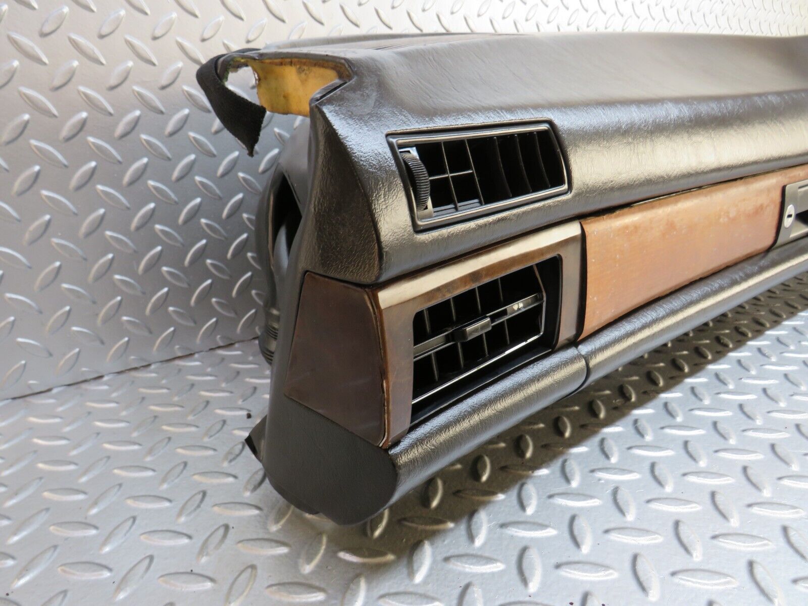 37158 Mercedes-Benz C126 420SEC Coupe Dashboard Black