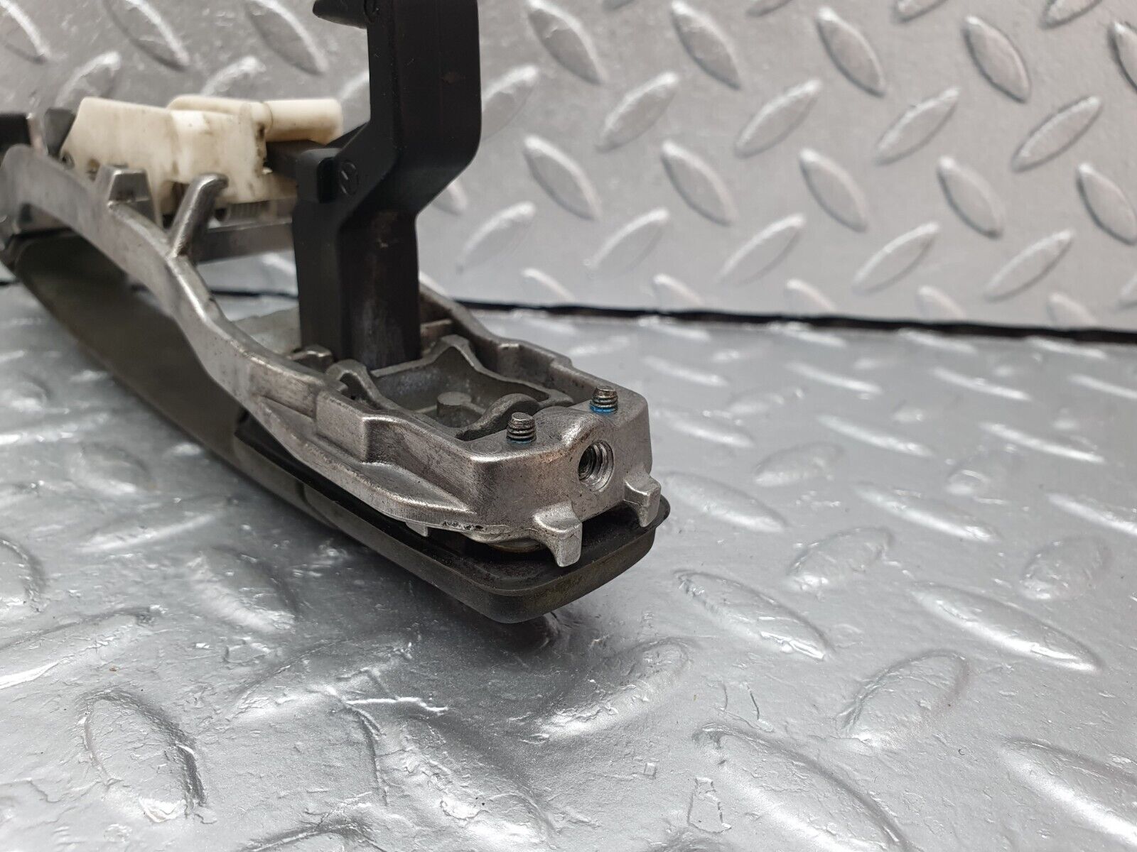 41494 Mercedes-Benz W124 200E Rear Left Door Exterior Handle