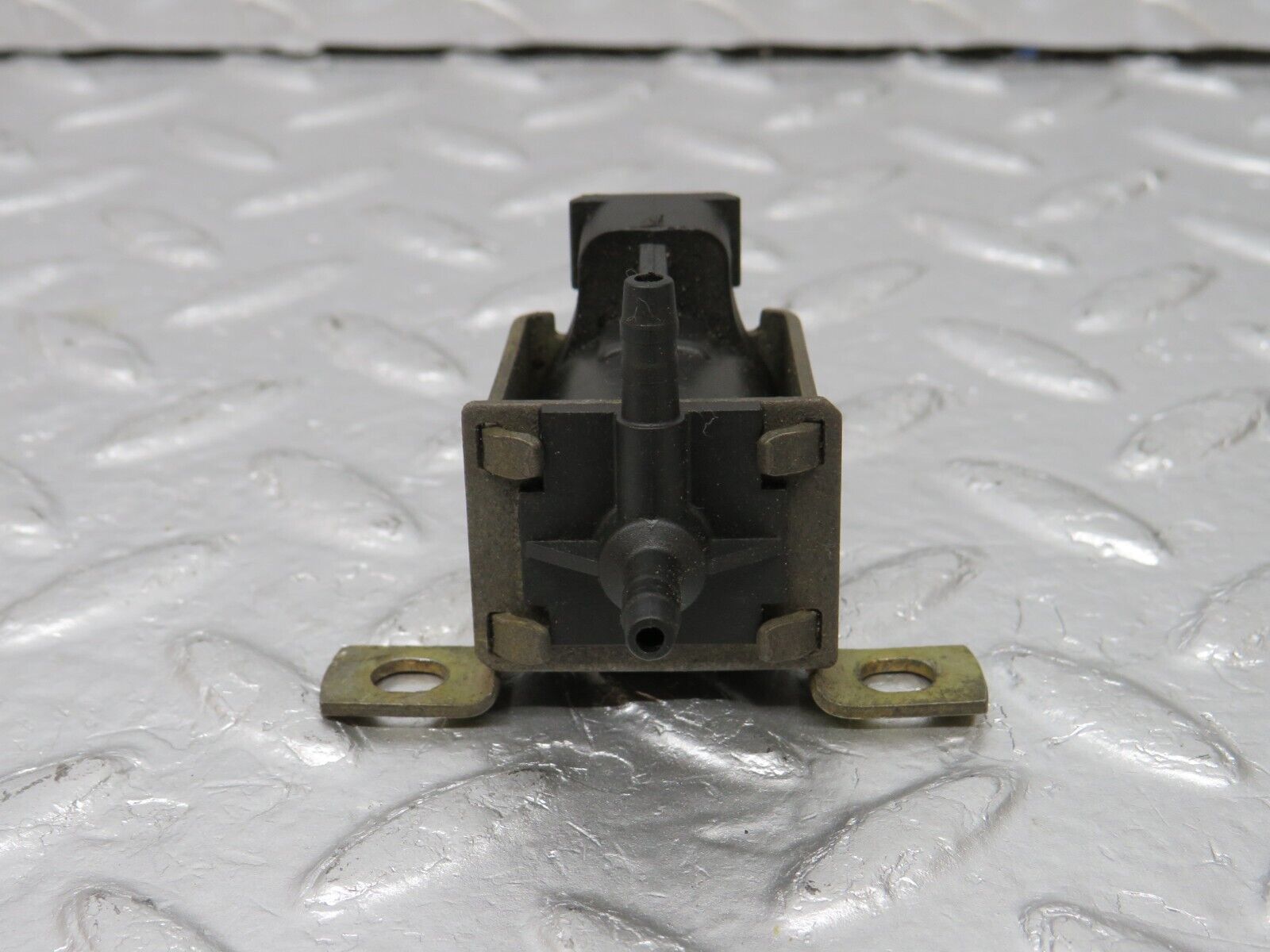 34073 Mercedes-Benz W124 260E Vacuum Control Valve Pierburg 0015407097