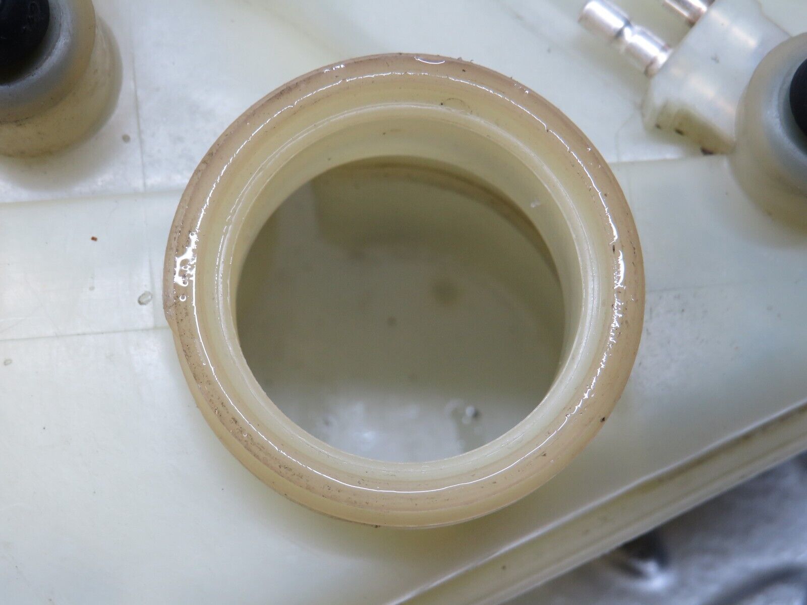 32041 Mercedes-Benz W123 230E Brake Fluid Reservoir Tank DBA