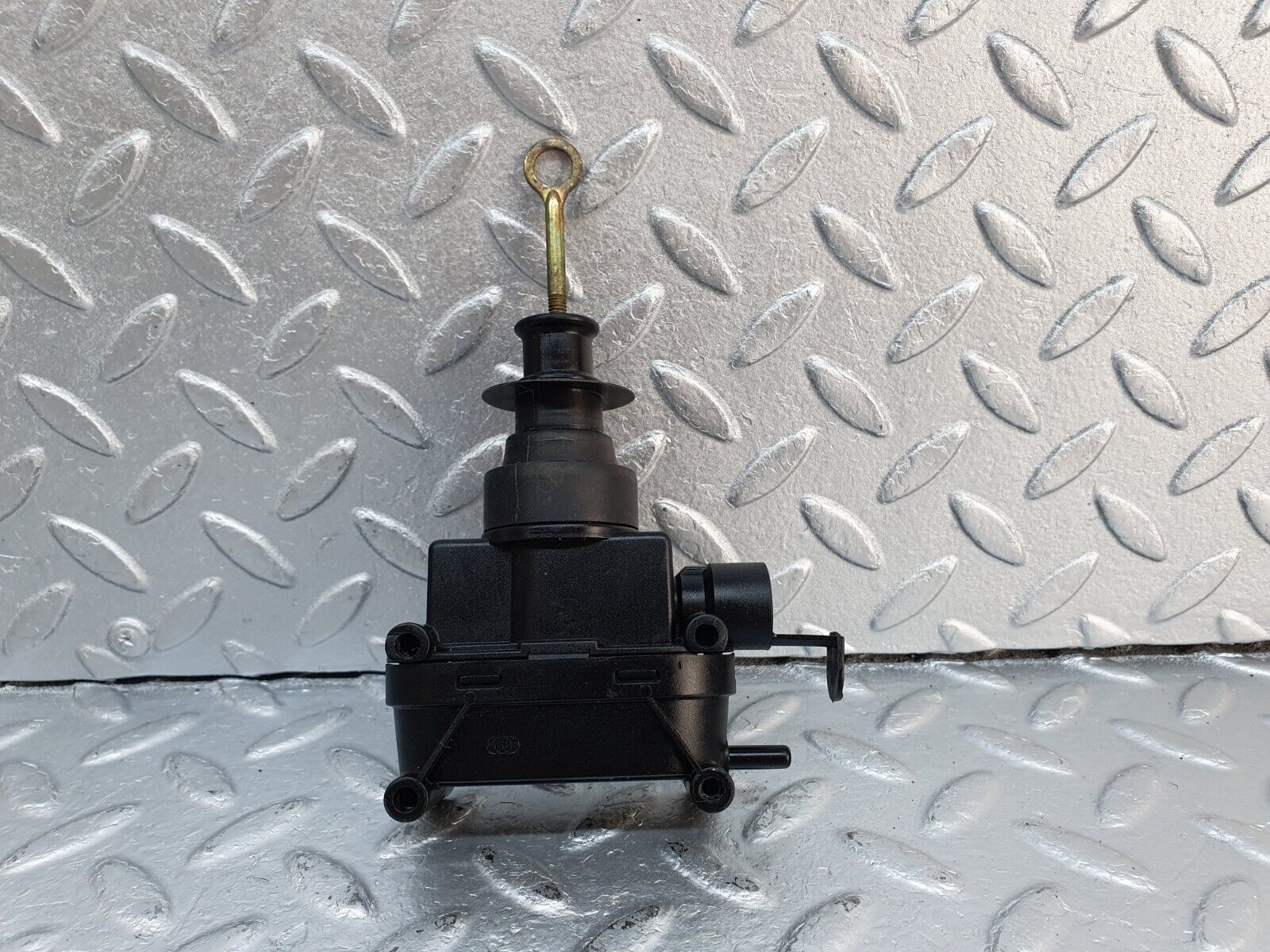 41558 Mercedes-Benz W124 200E Left Door Lock Vacuum Actuator