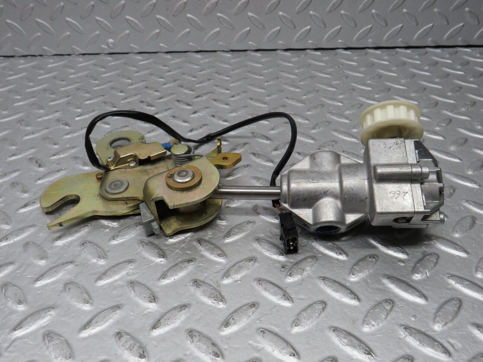 36846 Mercedes-Benz R129 300SL-24 Front Left Seat Recline Mechanism 1299101161