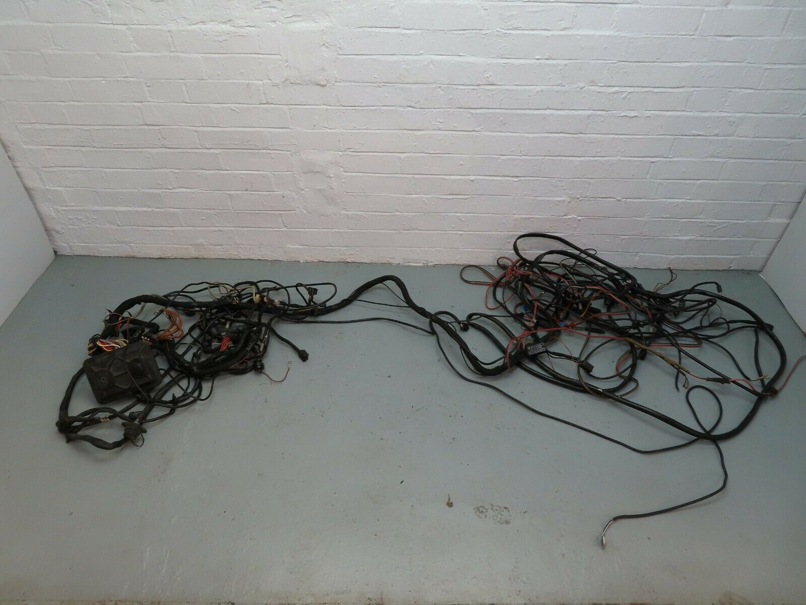 5943 Mercedes-Benz W123 200 Engine Chassis Body Wire Wiring Harness