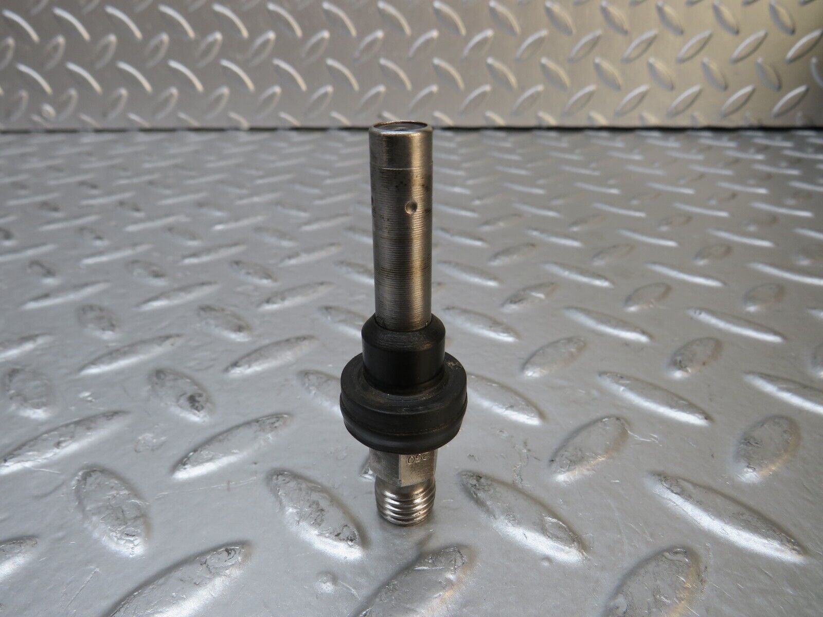 29929 Mercedes-Benz W123 230E Fuel Injector Bosch 0437502010