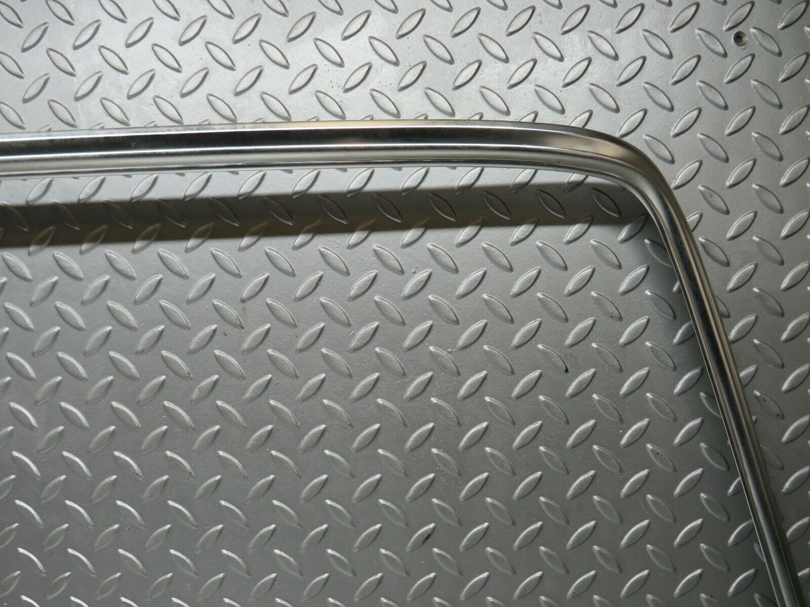 23405 Mercedes-Benz W116 350SE Rear Windscreen Chrome Frame