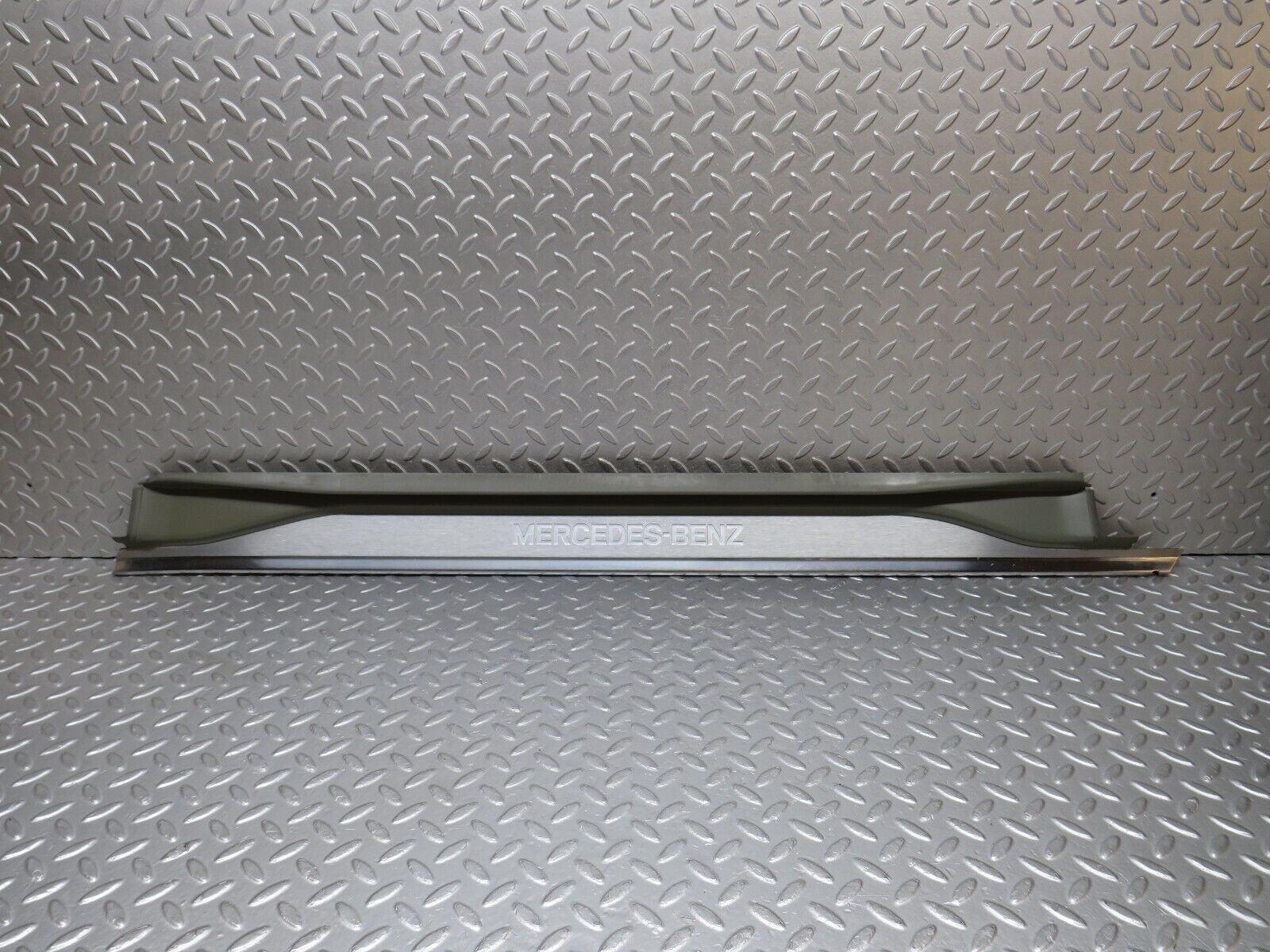 39522 Mercedes-Benz R129 320SL Coupe Right Door Sill Grey