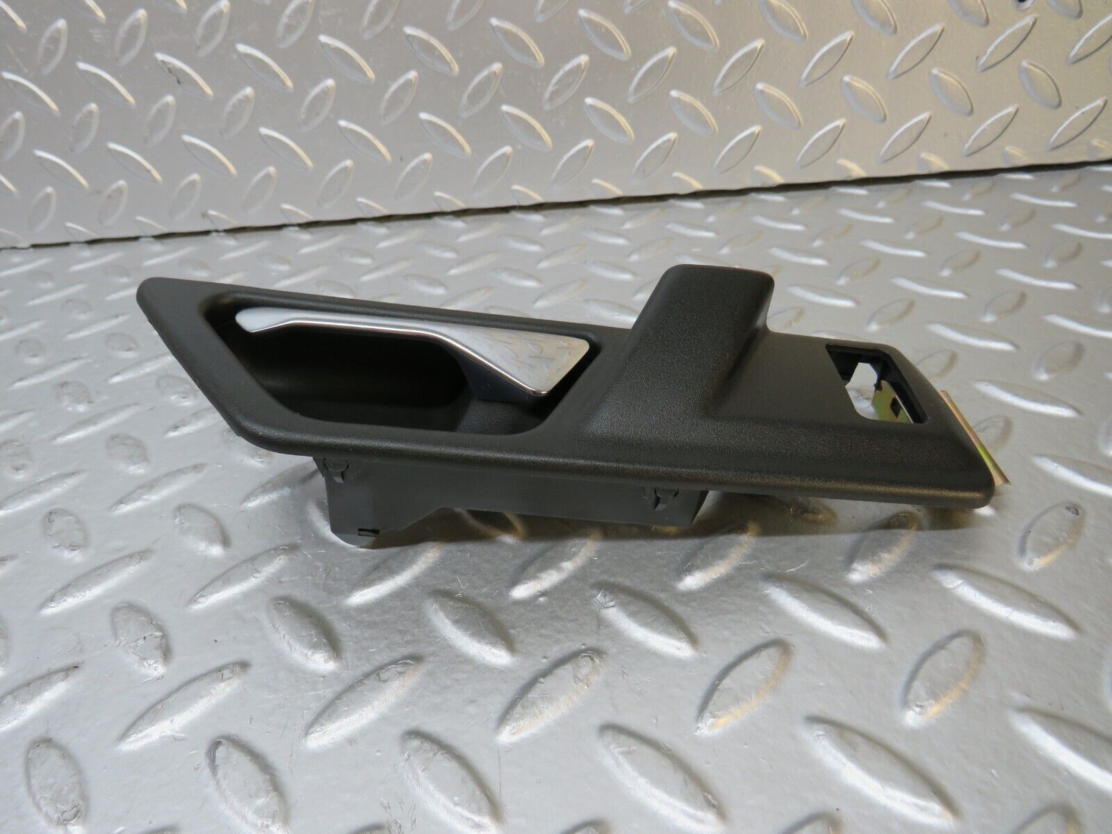 30269 Mercedes-Benz W124 230E Interior Door Handle Rear Left 1247600161