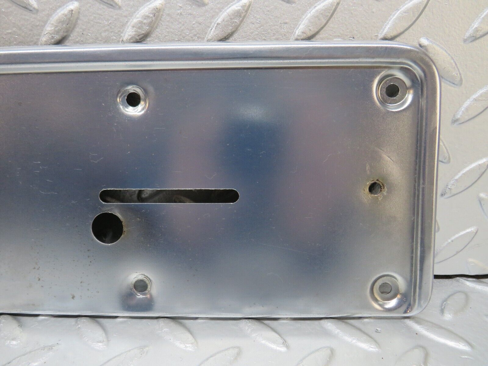 32512 Mercedes-Benz S124 300TE Wagon Rear number Plate Holder