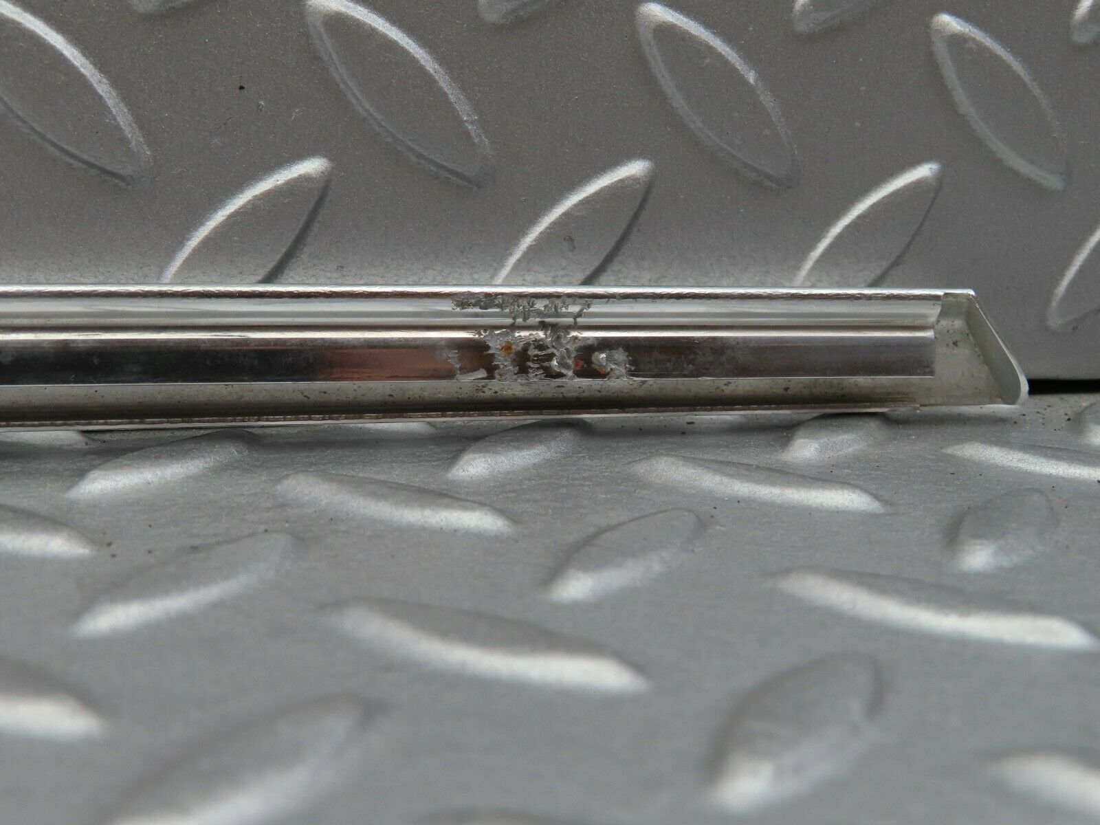 5910 Mercedes-Benz W123 200 Front Left Door Chrome Moulding Trim