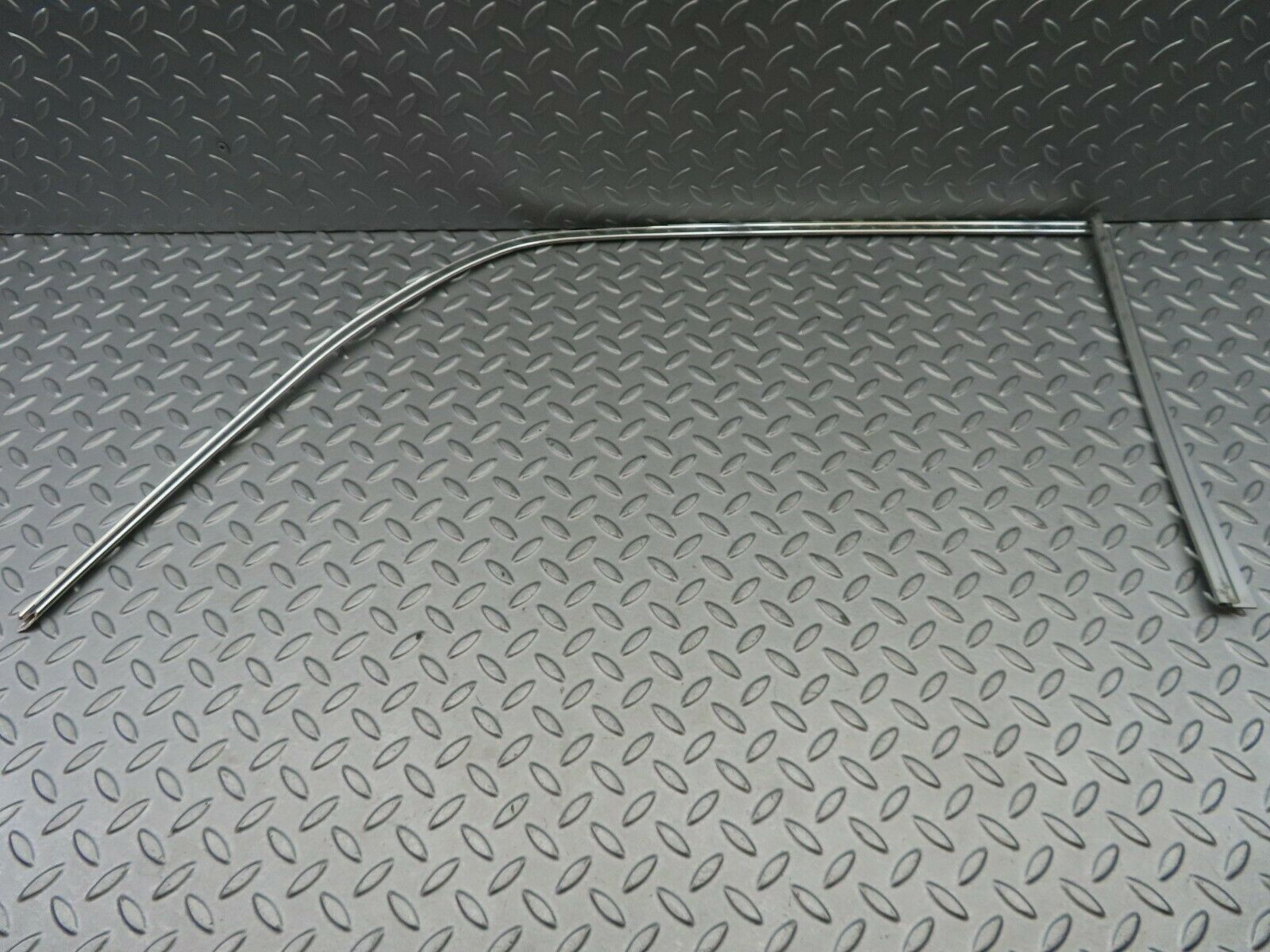 6211 Mercedes-Benz W126 380SE Door Chrome Window Frame Rear Right
