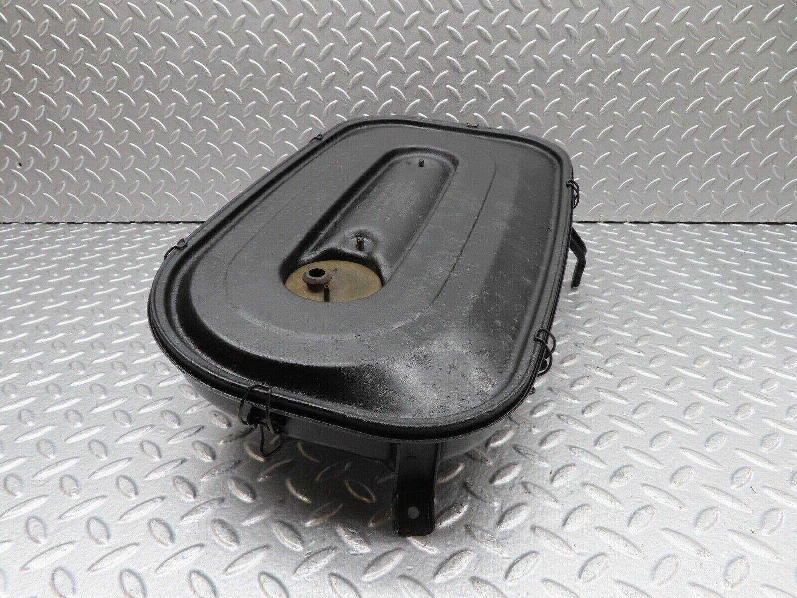 18191 Mercedes-Benz W123 200 Air Filter Housing 1150940002