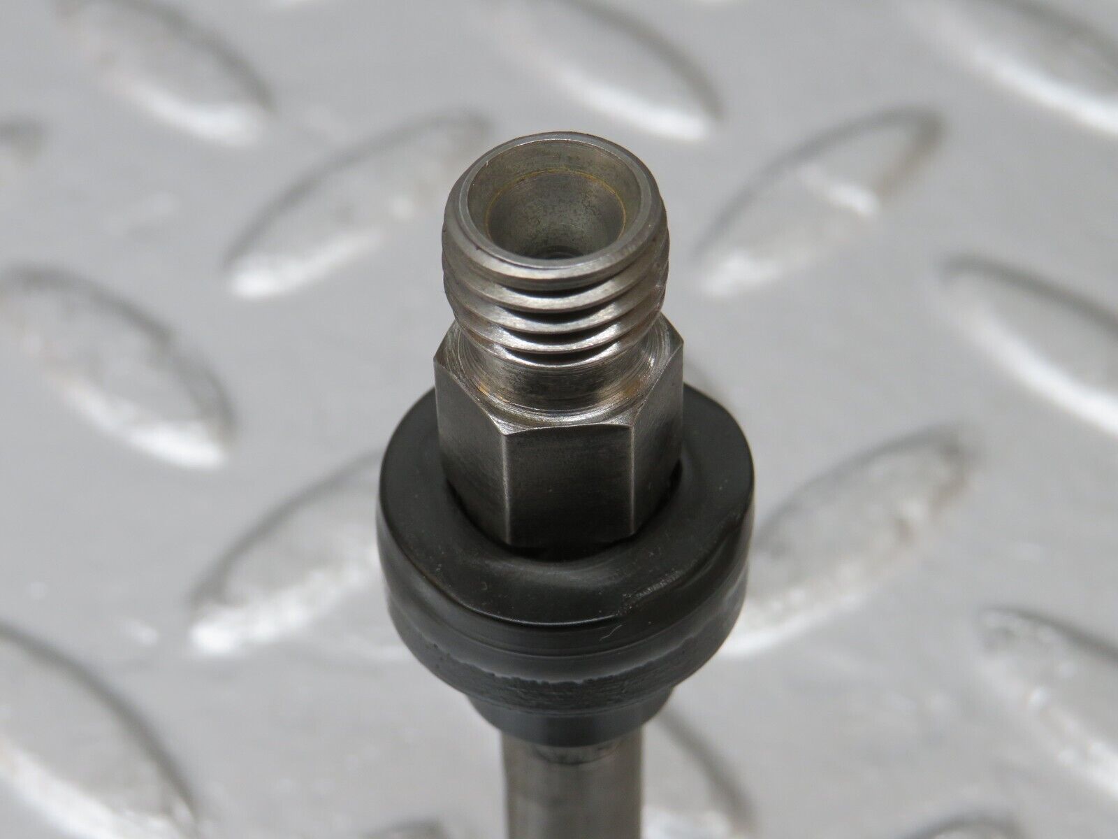 33685 Mercedes-Benz W201 190E 2.0L Fuel Injector Bosch 0437502010