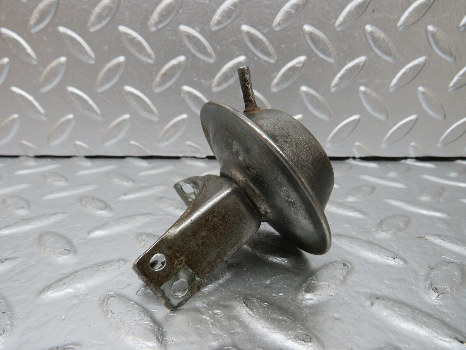 25491 Mercedes-Benz W123 200 Ignition Distributor Vacuum Control Valve